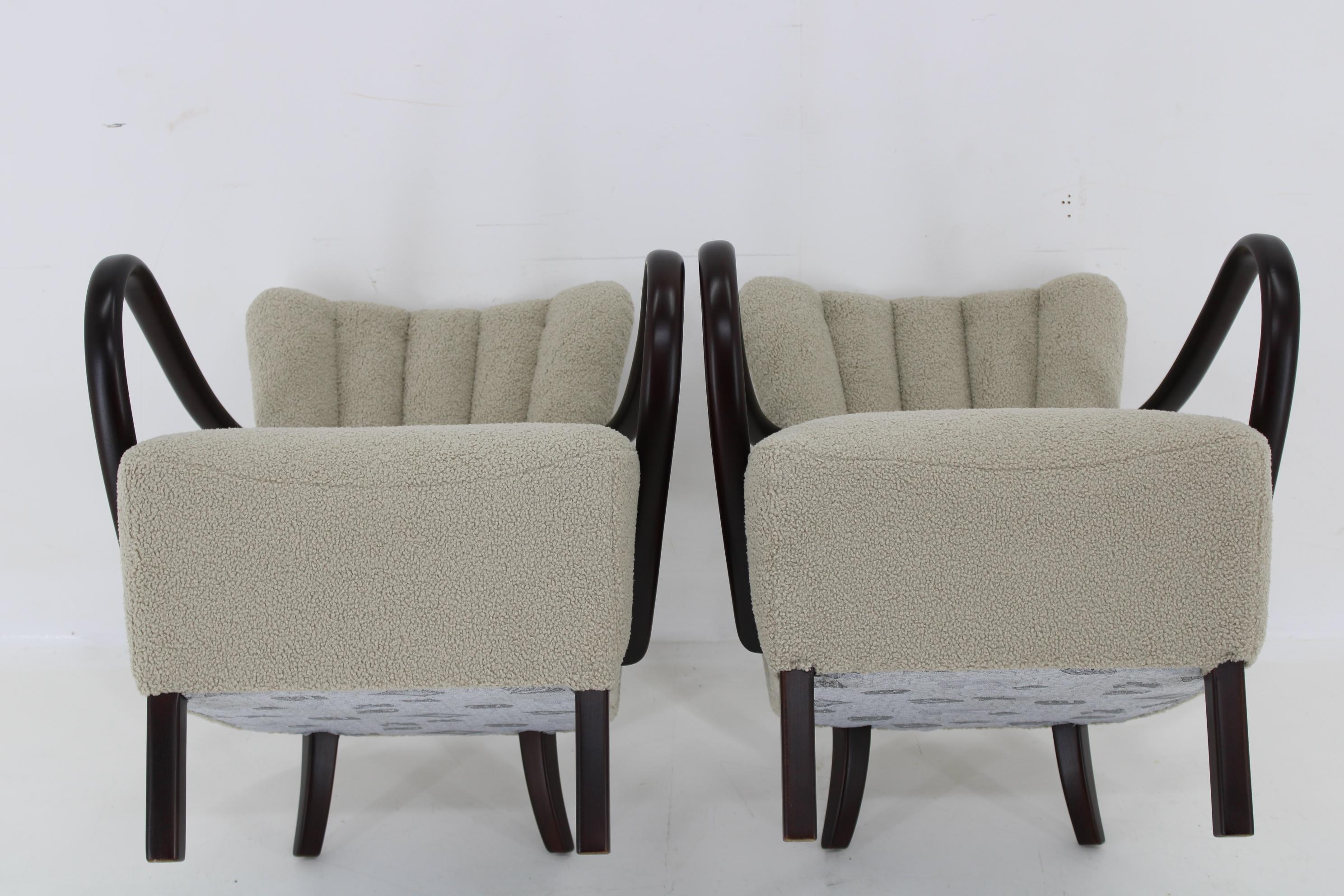 1930s Pair of Jindrich Halabala Art Deco H-237 Armchairs in Bouclé, Restored For Sale 5