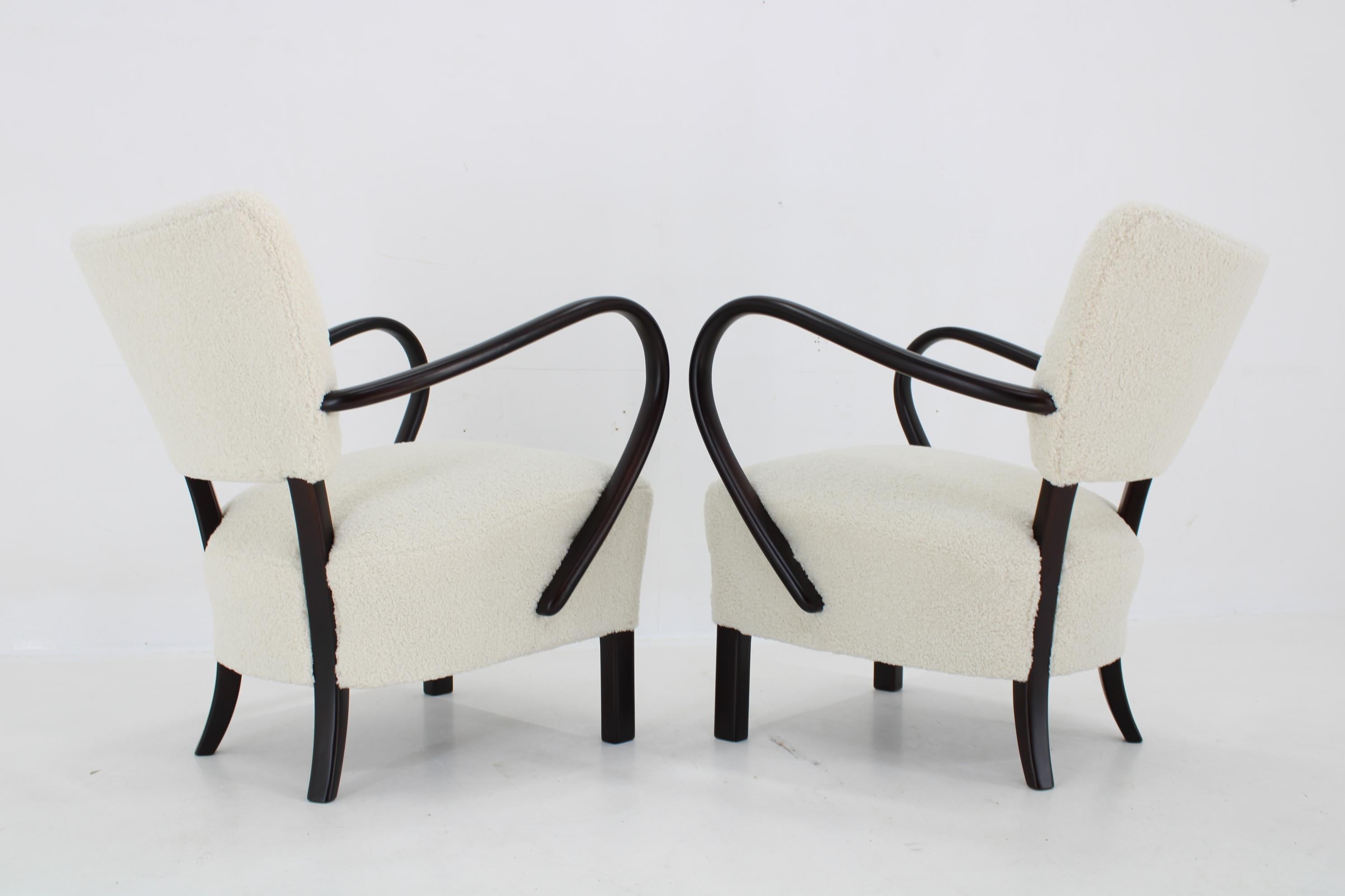 1930s Pair of Jindrich Halabala Art Deco H-237 Armchairs in Bouclé, Restored  For Sale 5