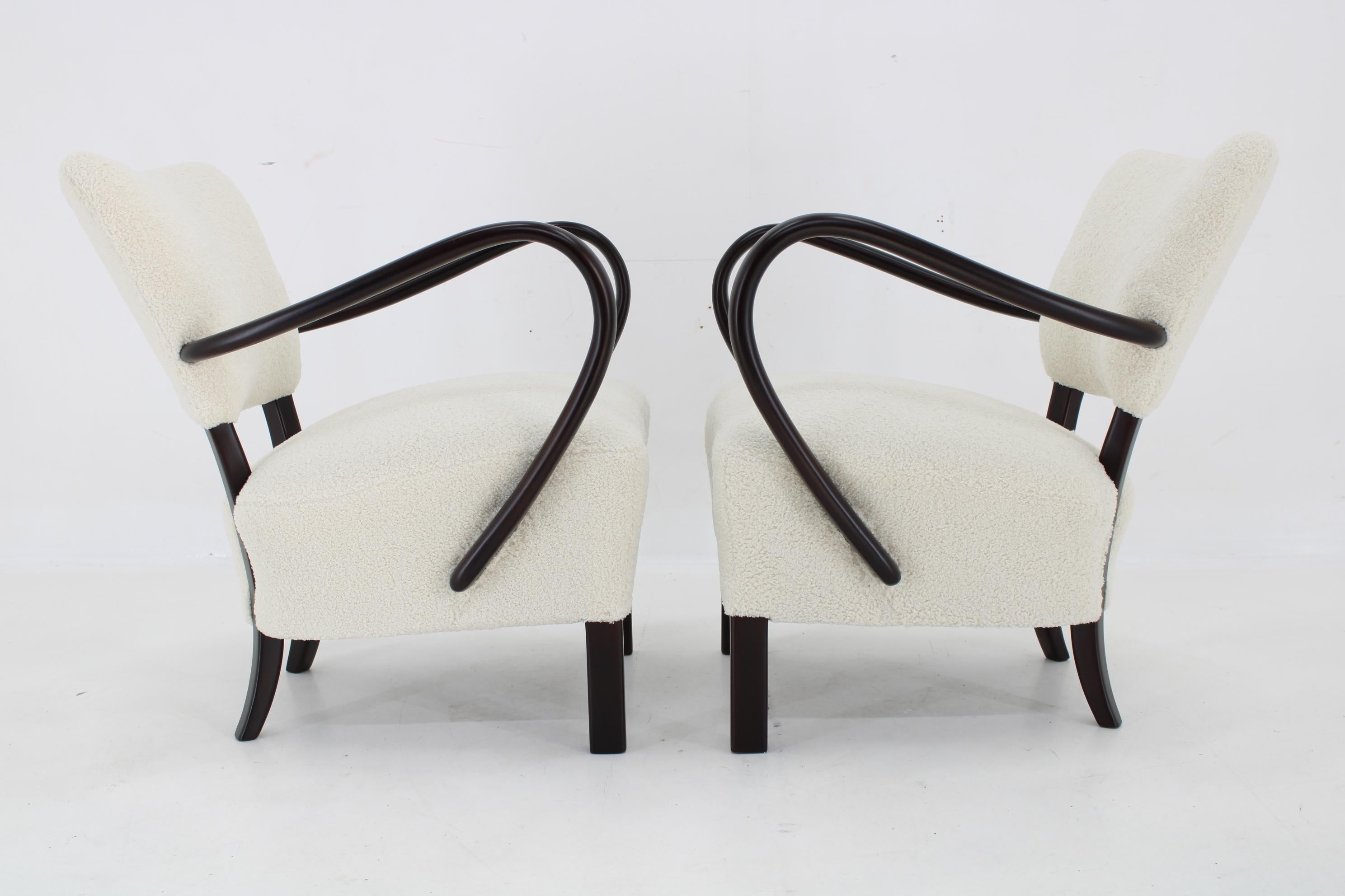 1930s Pair of Jindrich Halabala Art Deco H-237 Armchairs in Bouclé, Restored  For Sale 6