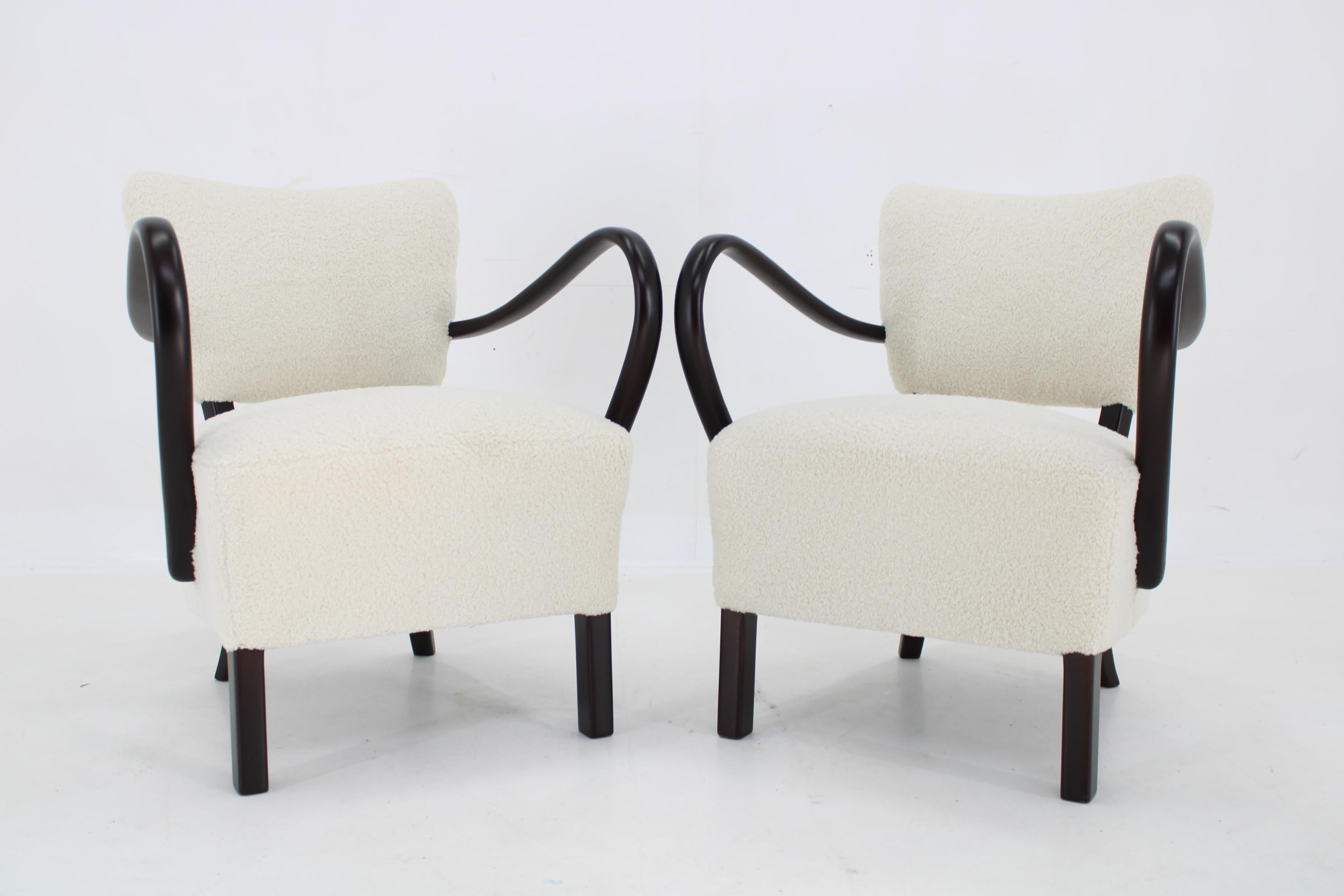 1930s Pair of Jindrich Halabala Art Deco H-237 Armchairs in Bouclé, Restored 7
