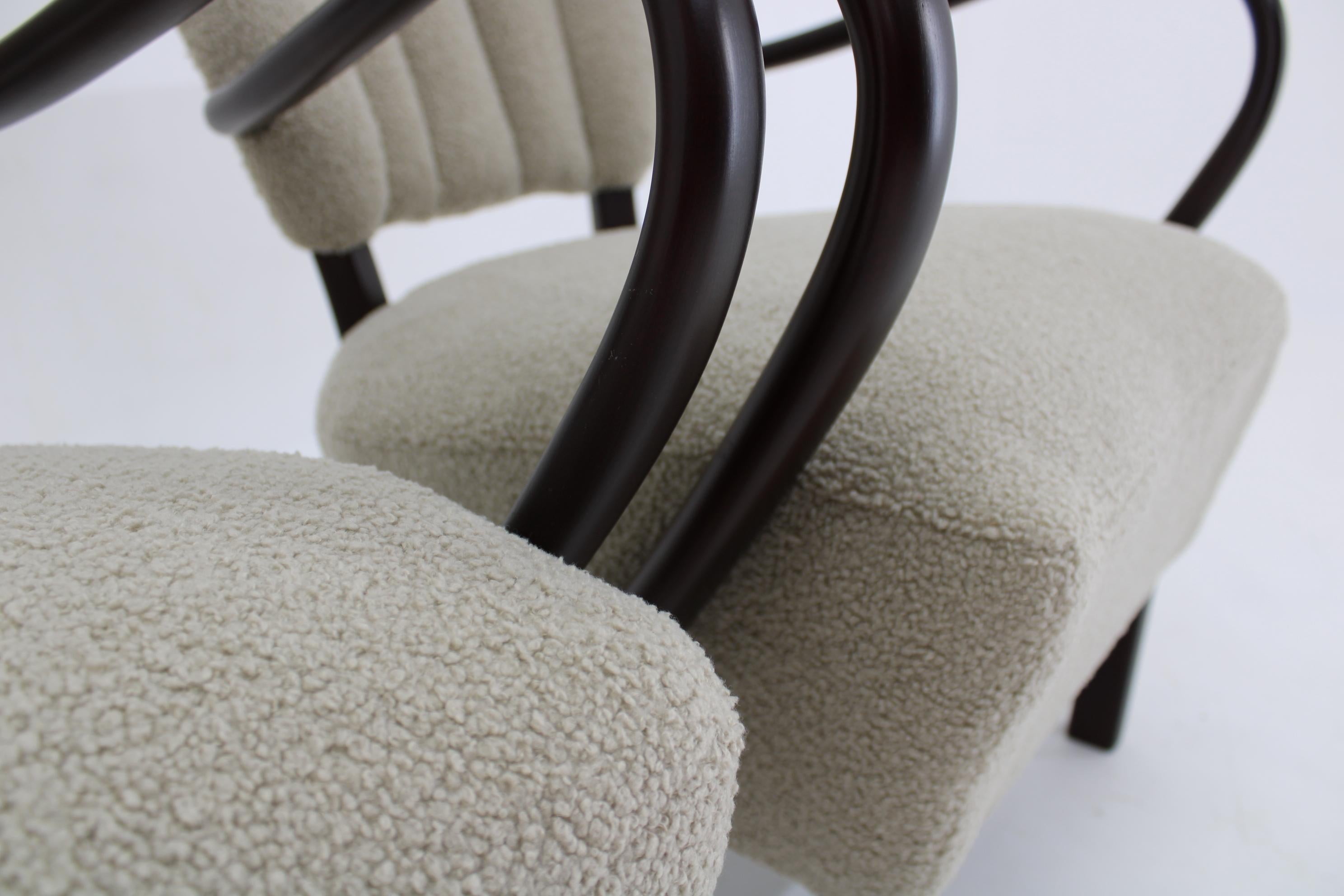 1930s Pair of Jindrich Halabala Art Deco H-237 Armchairs in Bouclé, Restored For Sale 9