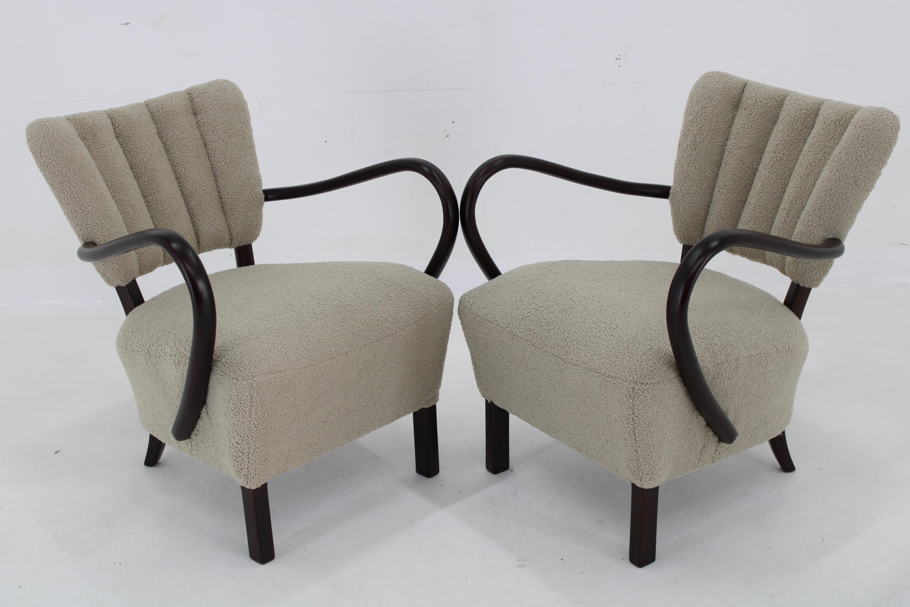 Czech 1930s Pair of Jindrich Halabala Art Deco H-237 Armchairs in Bouclé, Restored For Sale