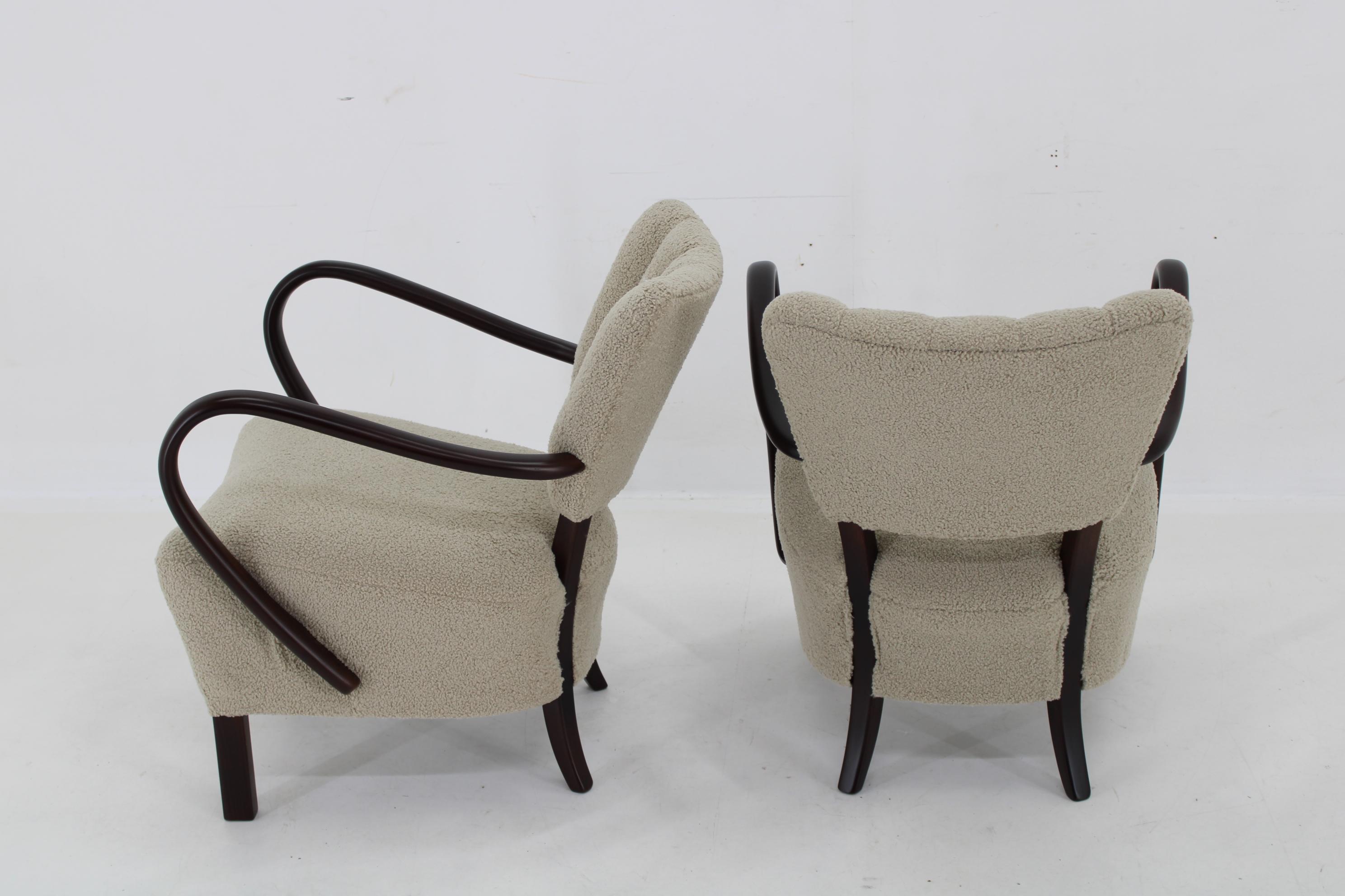 Mid-20th Century 1930s Pair of Jindrich Halabala Art Deco H-237 Armchairs in Bouclé, Restored For Sale