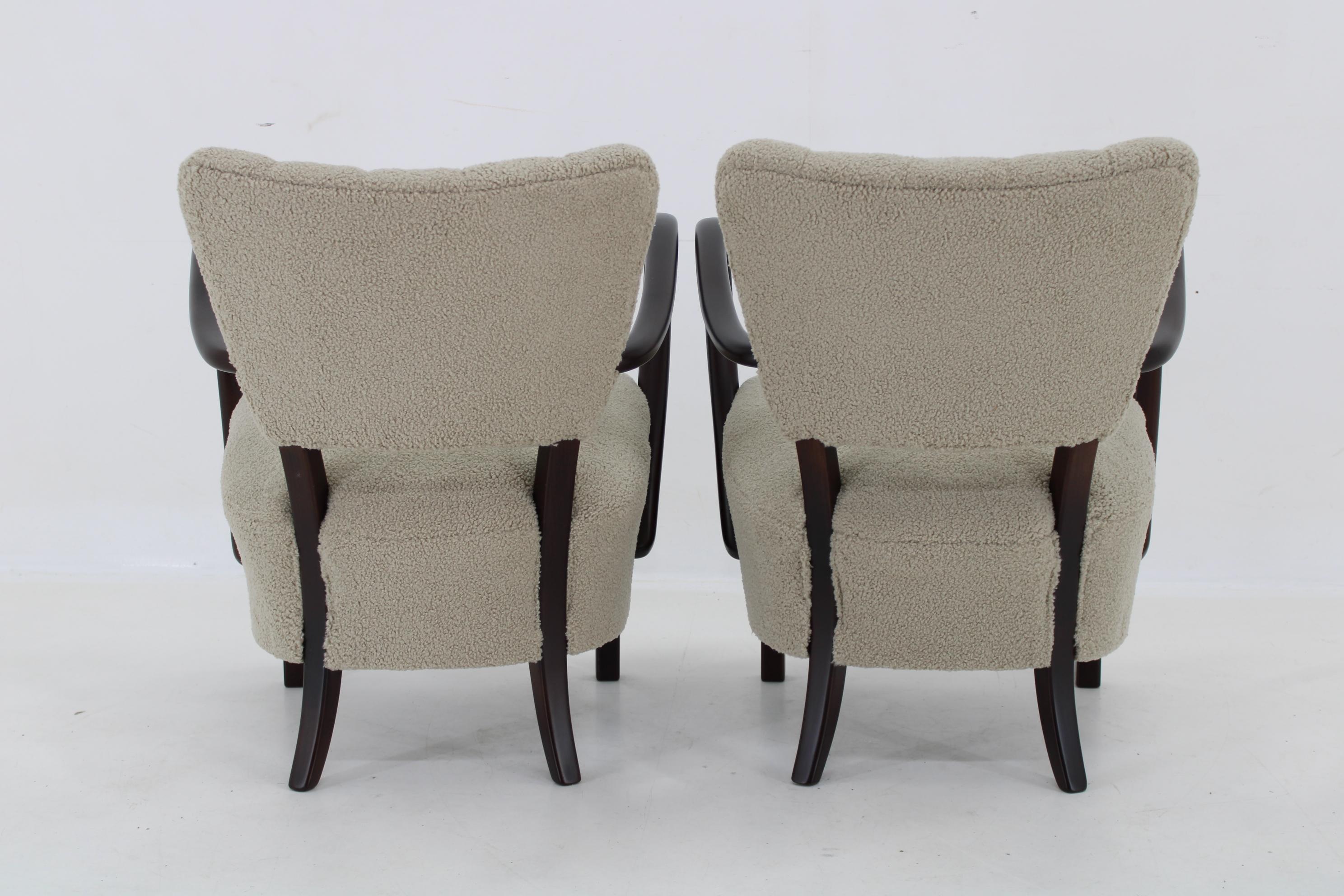 1930s Pair of Jindrich Halabala Art Deco H-237 Armchairs in Bouclé, Restored For Sale 1