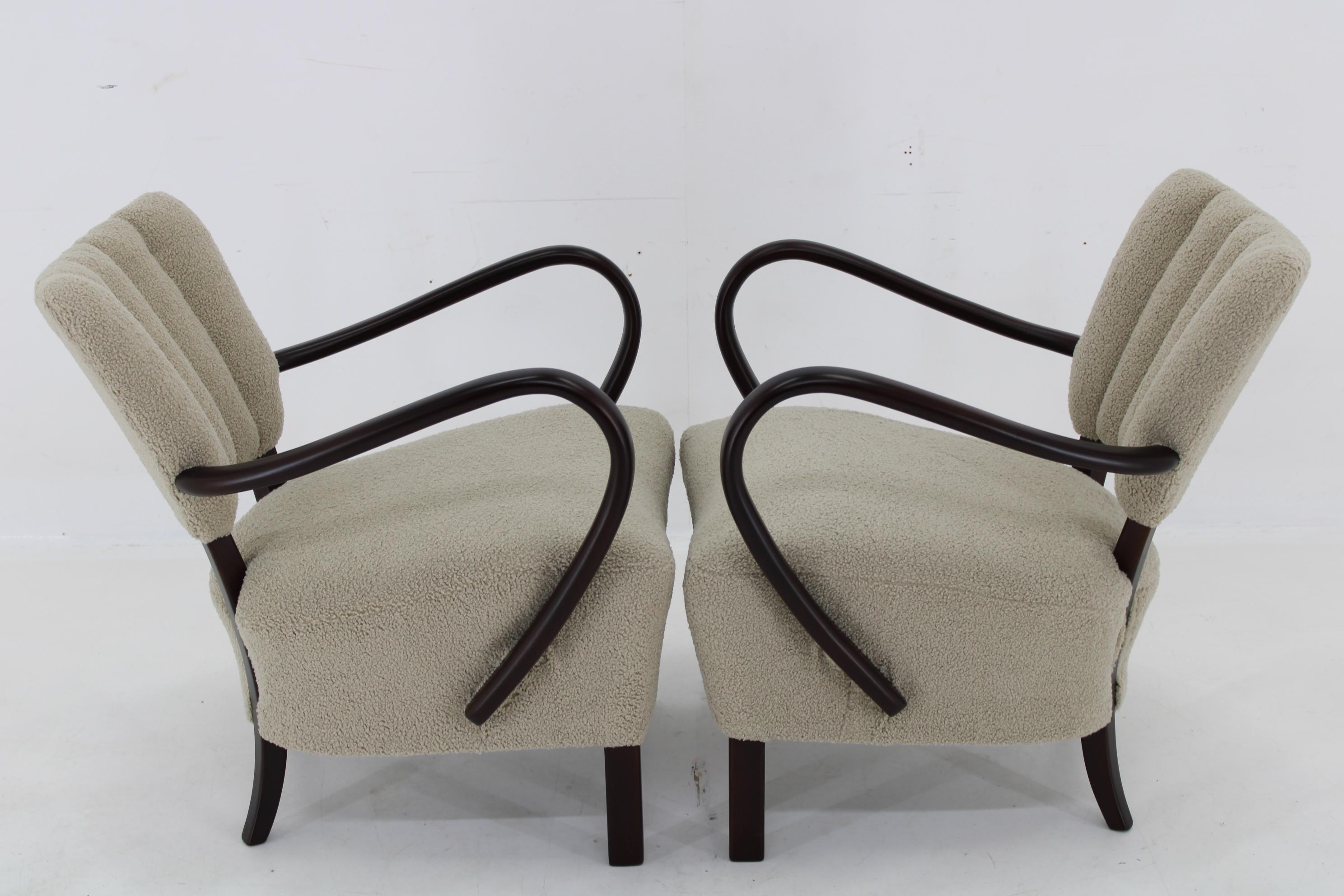 1930s Pair of Jindrich Halabala Art Deco H-237 Armchairs in Bouclé, Restored For Sale 2