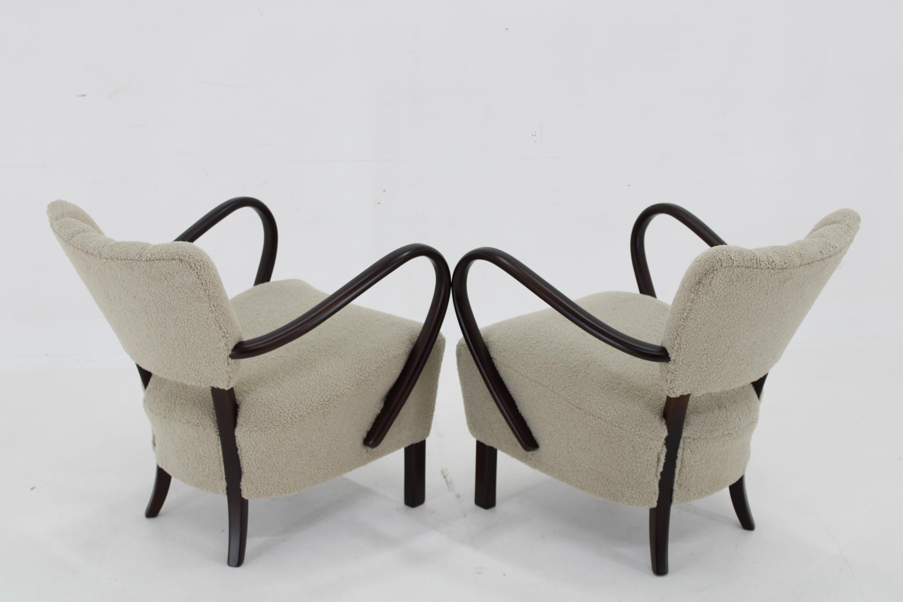 1930s Pair of Jindrich Halabala Art Deco H-237 Armchairs in Bouclé, Restored For Sale 3