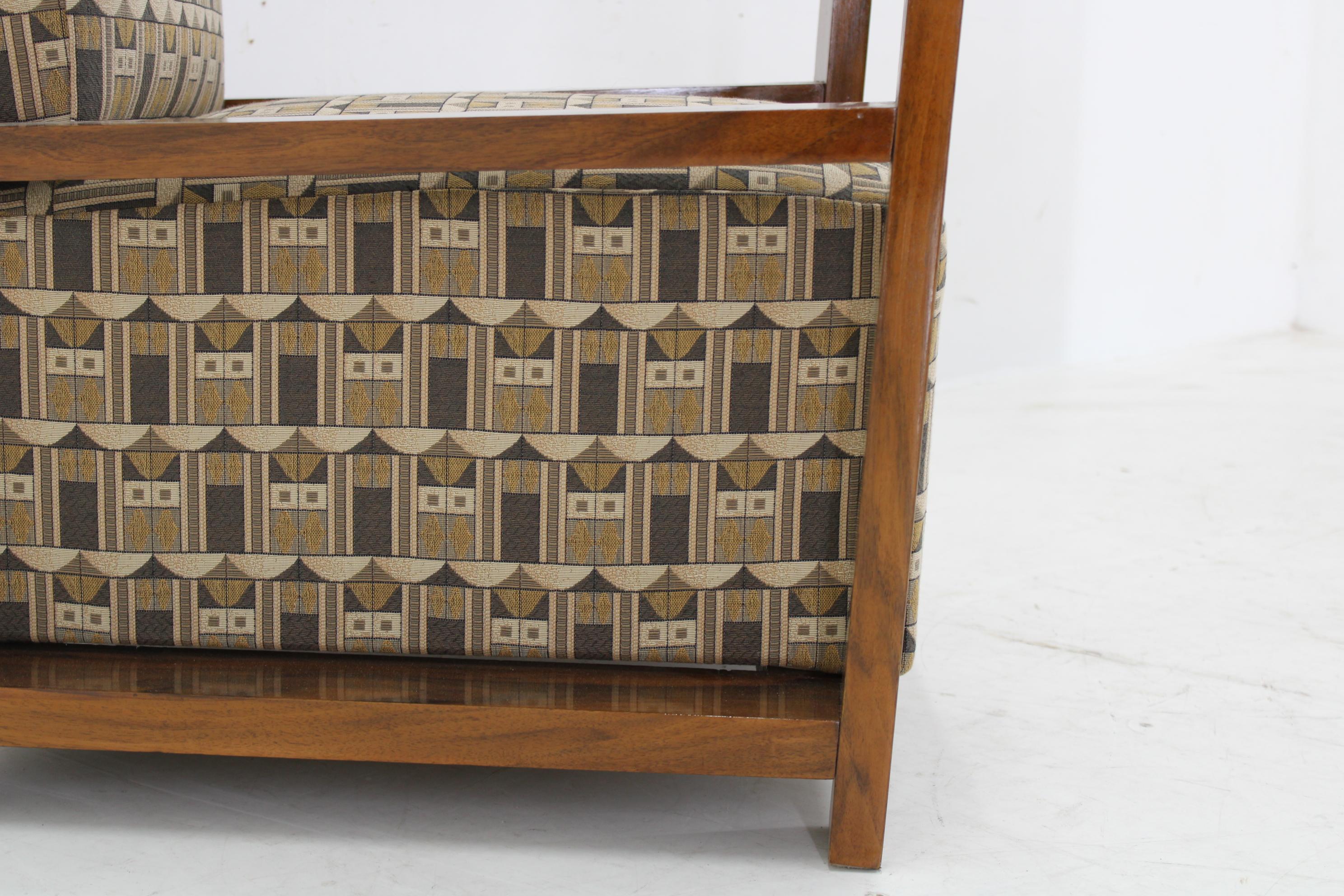 Paire de rares fauteuils Art Déco des années 1930 en noyer, retapissés, remis à neuf 3