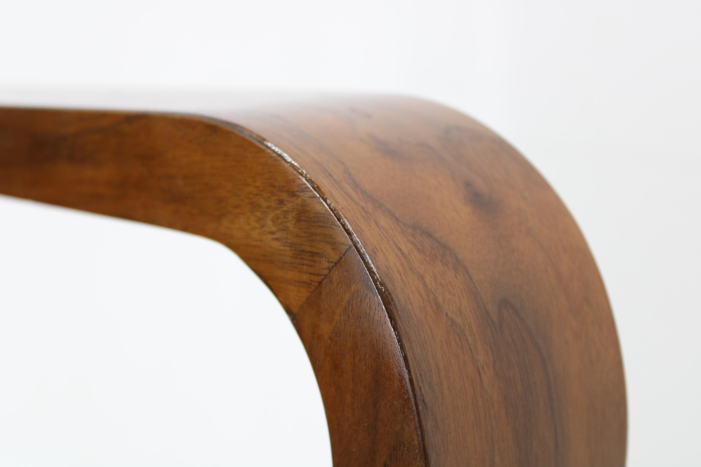 Paire de rares fauteuils Art Déco des années 1930 en noyer, retapissés, remis à neuf 5