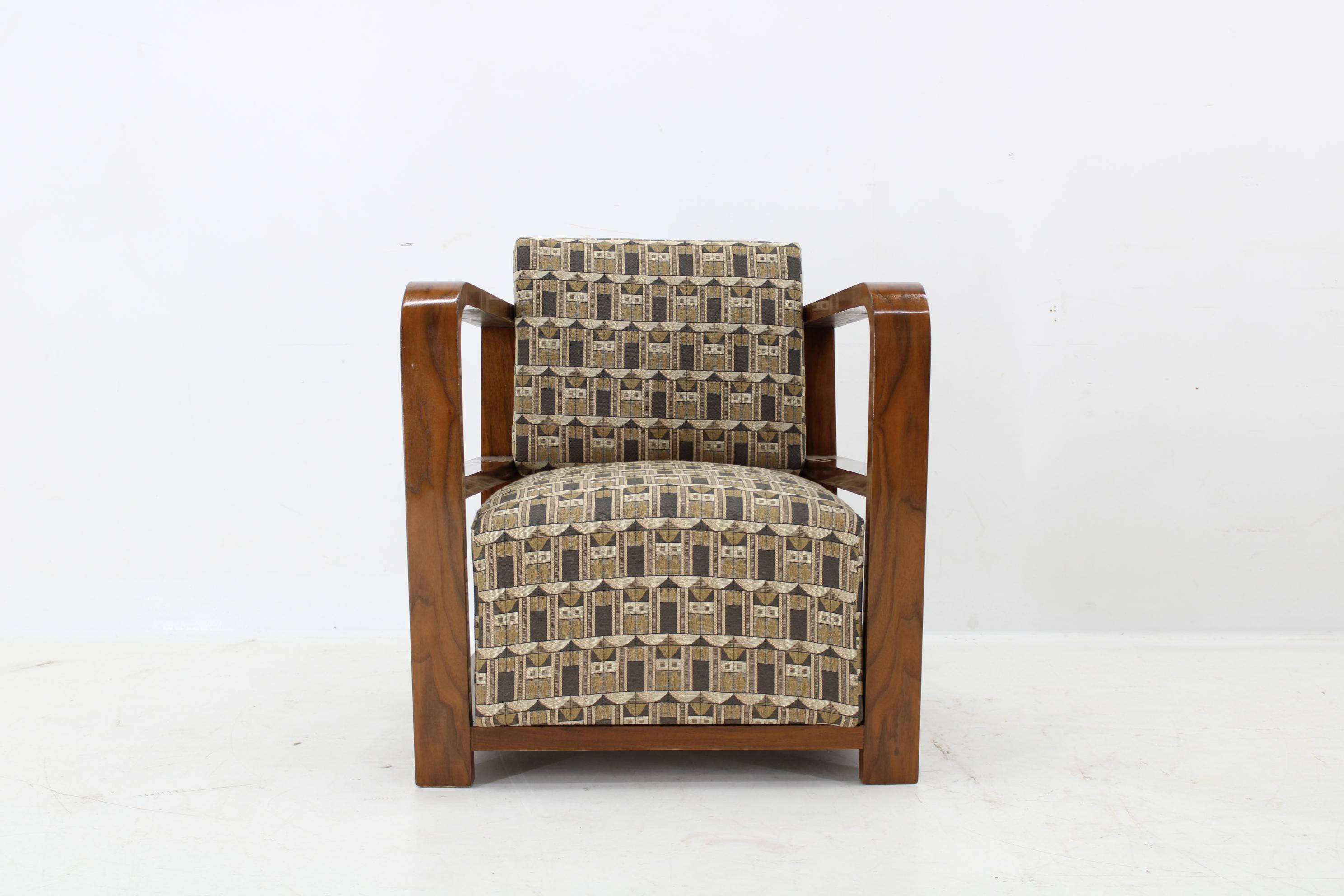 Tissu Paire de rares fauteuils Art Déco des années 1930 en noyer, retapissés, remis à neuf