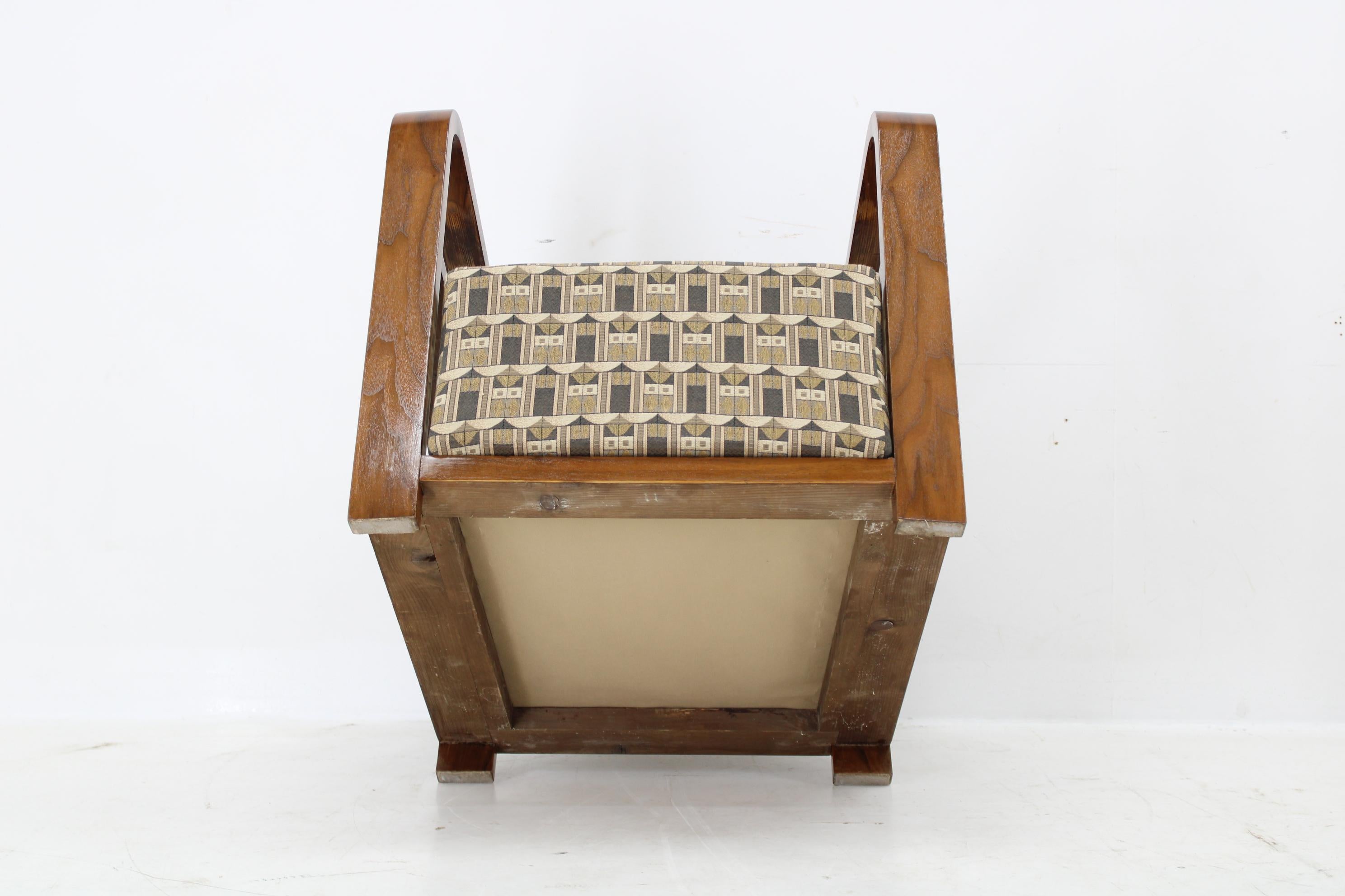 Paire de rares fauteuils Art Déco des années 1930 en noyer, retapissés, remis à neuf 2