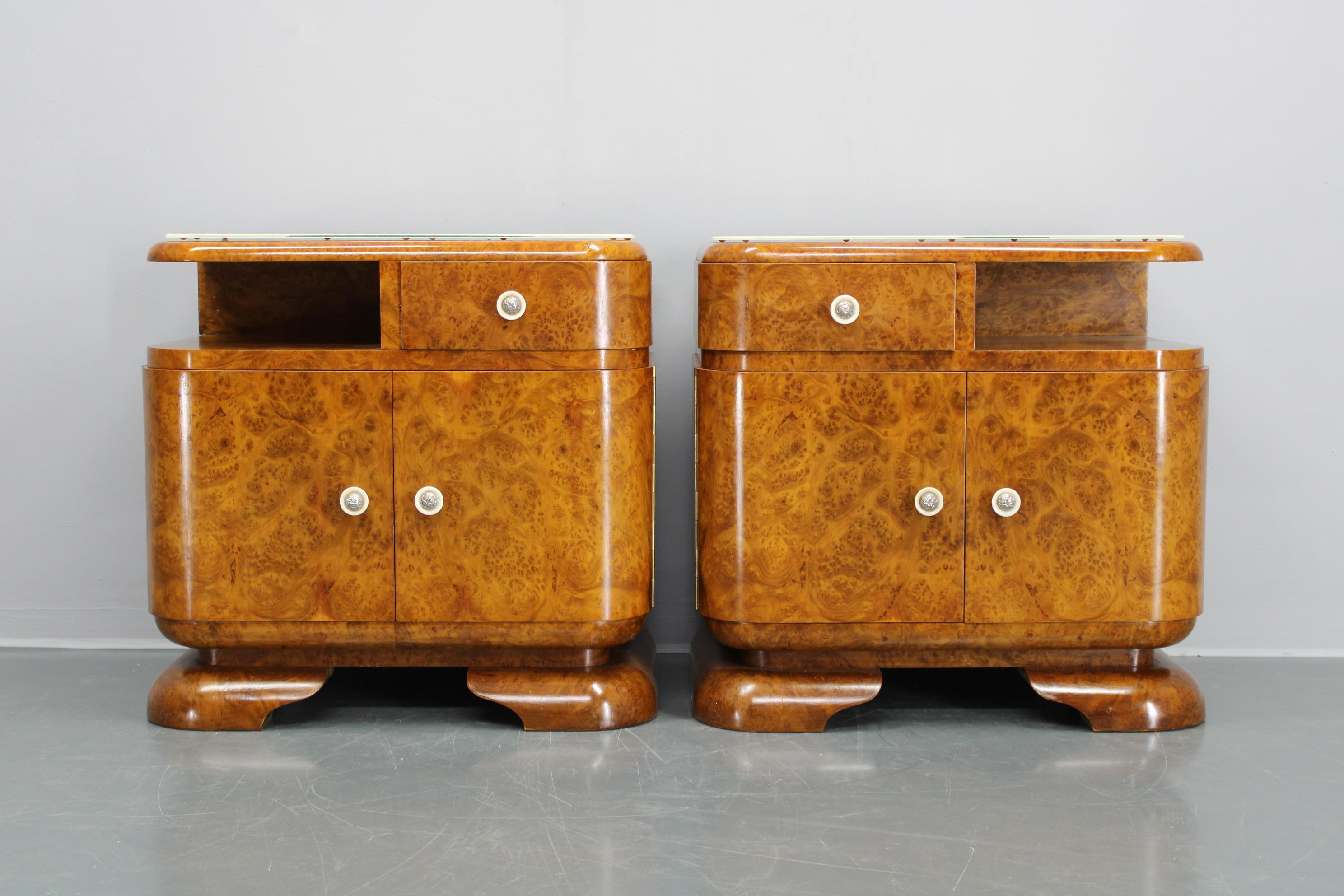 - Carefully refurbished 
- New glass top 
- Maple veneer finish
