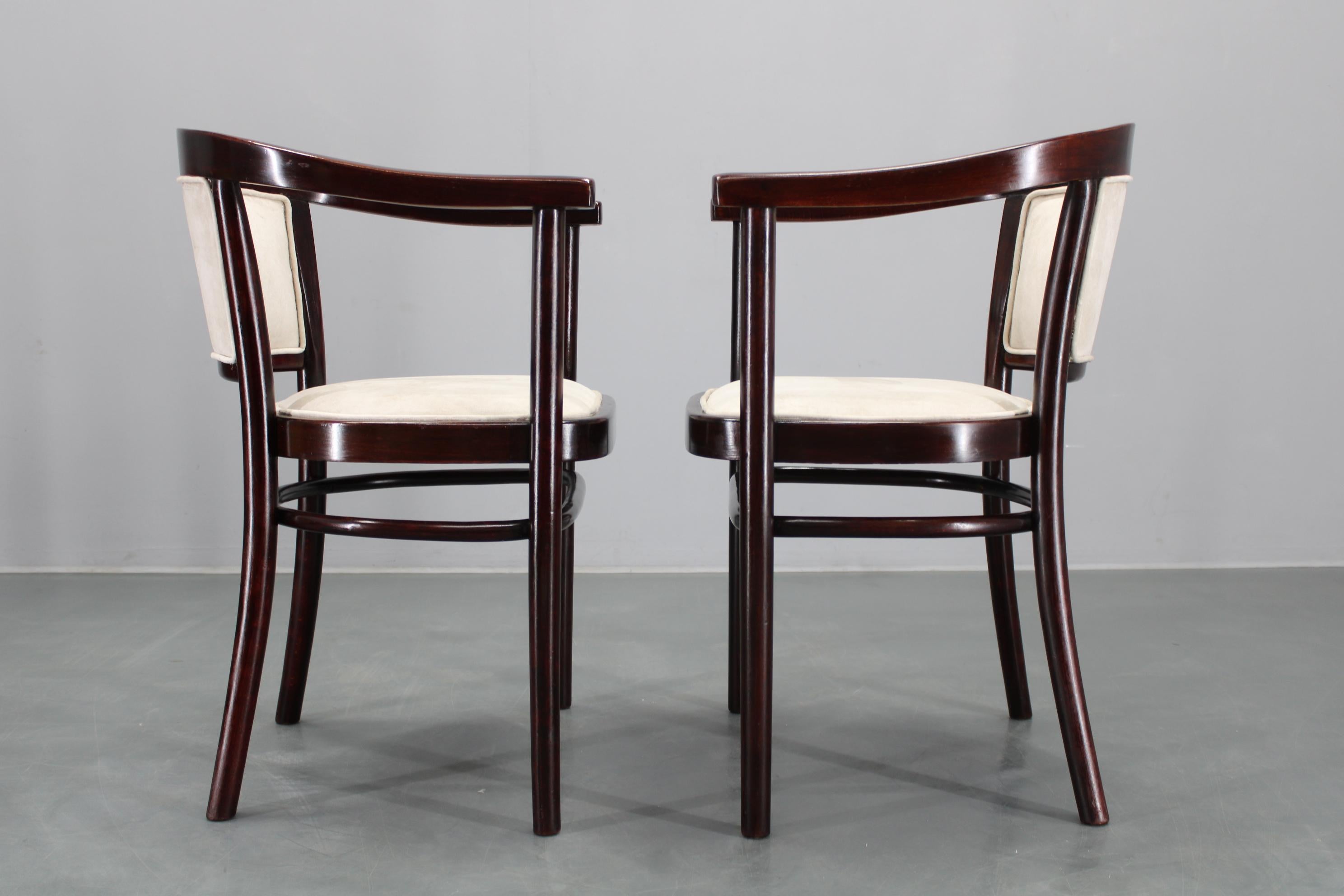 1930s Pair of Restored Thonet Armchairs, Czechoslovakia For Sale 4