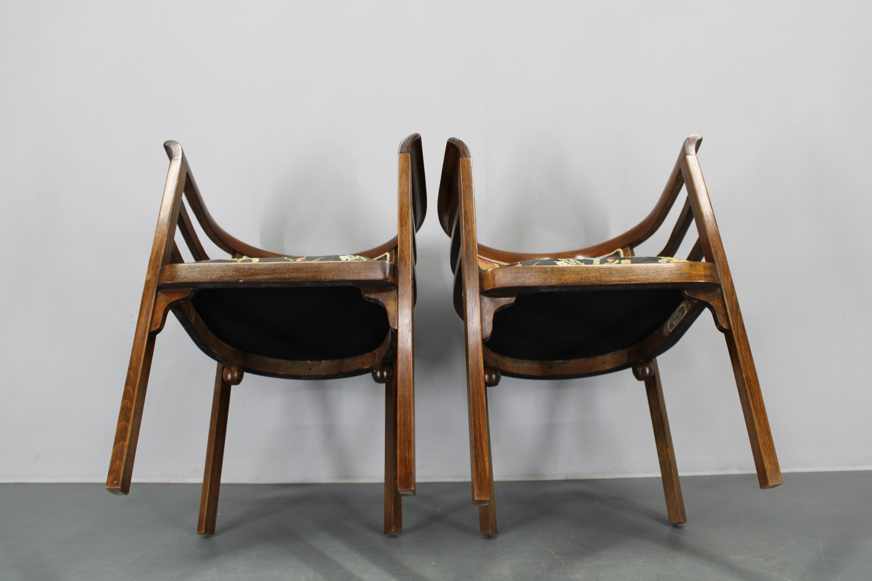 1930er Jahre Ein Paar restaurierte Thonet Sessel, Tschechoslowakei im Angebot 5