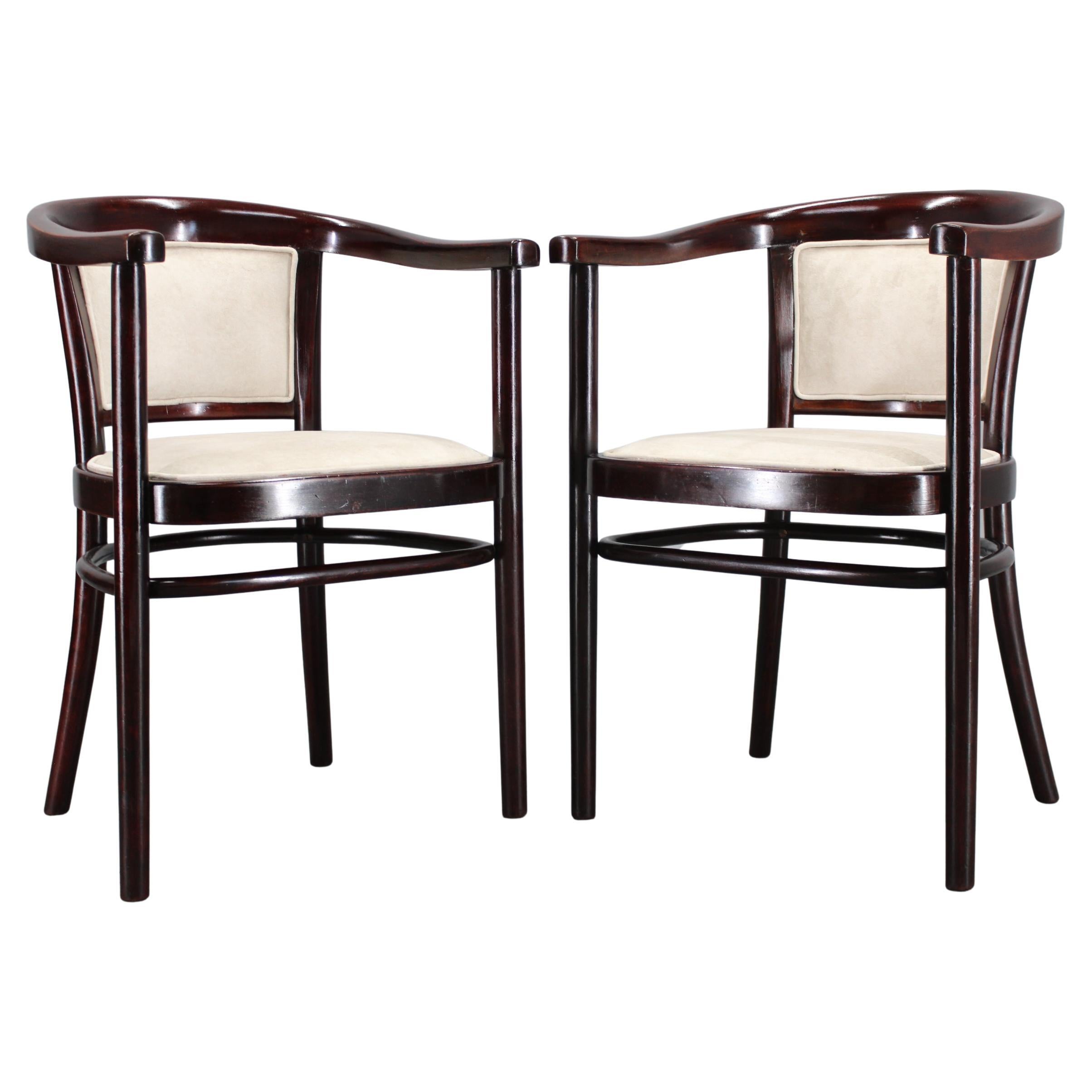 - Carefully refurbished and finished in shellac 
- Newly upholstered 
- Labeled by Thonet