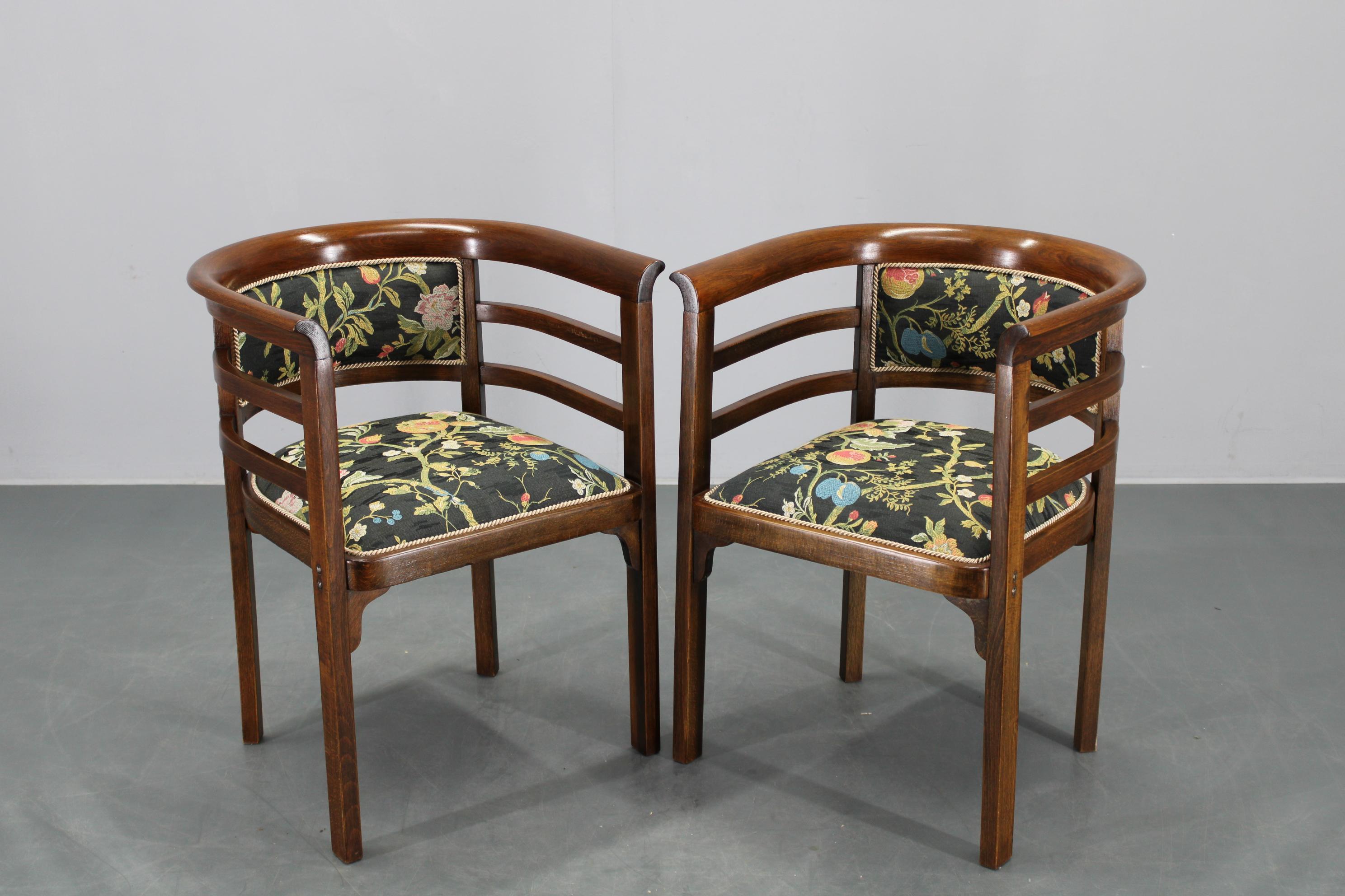 1930er Jahre Ein Paar restaurierte Thonet Sessel, Tschechoslowakei (Art déco) im Angebot