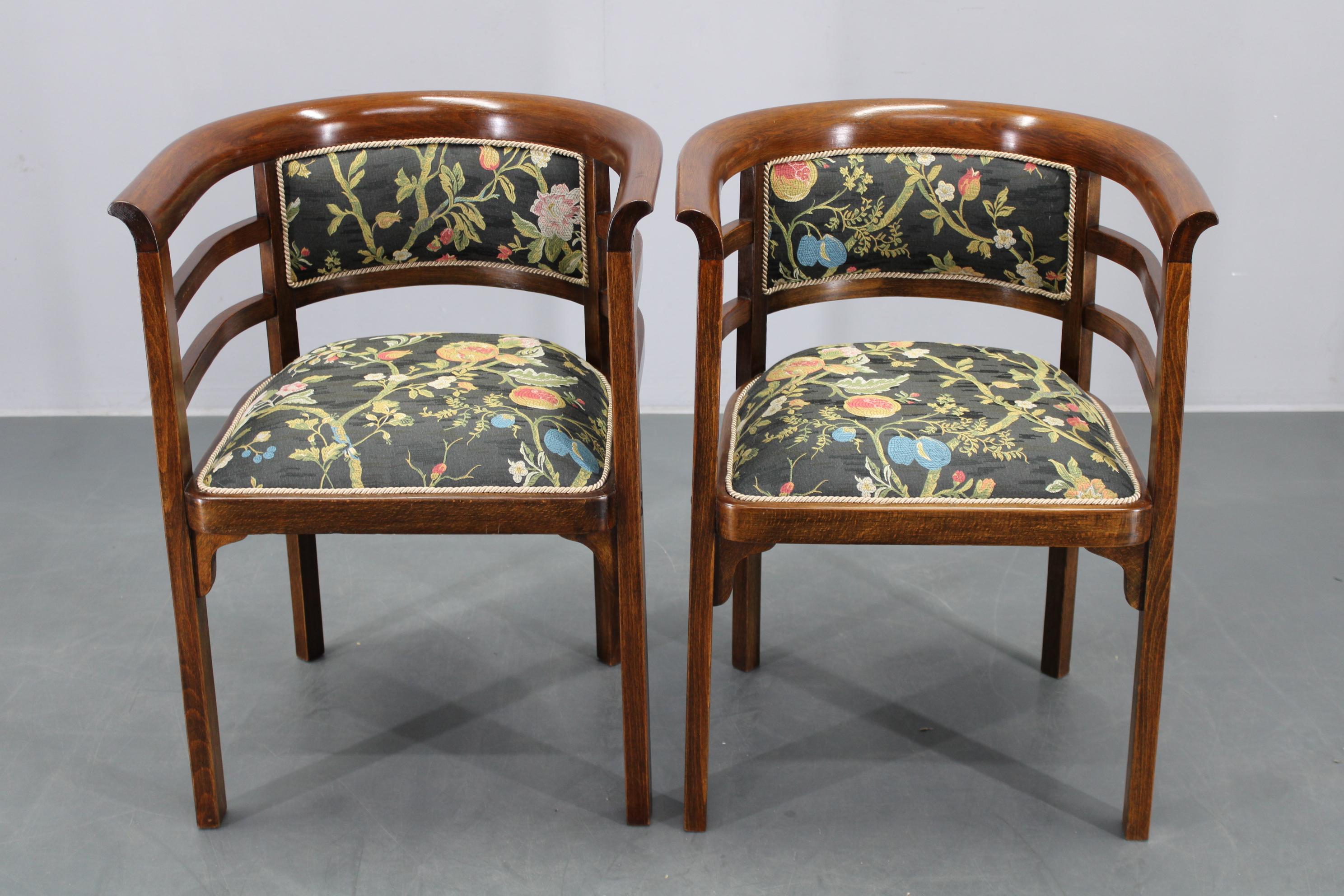 1930er Jahre Ein Paar restaurierte Thonet Sessel, Tschechoslowakei (Tschechisch) im Angebot
