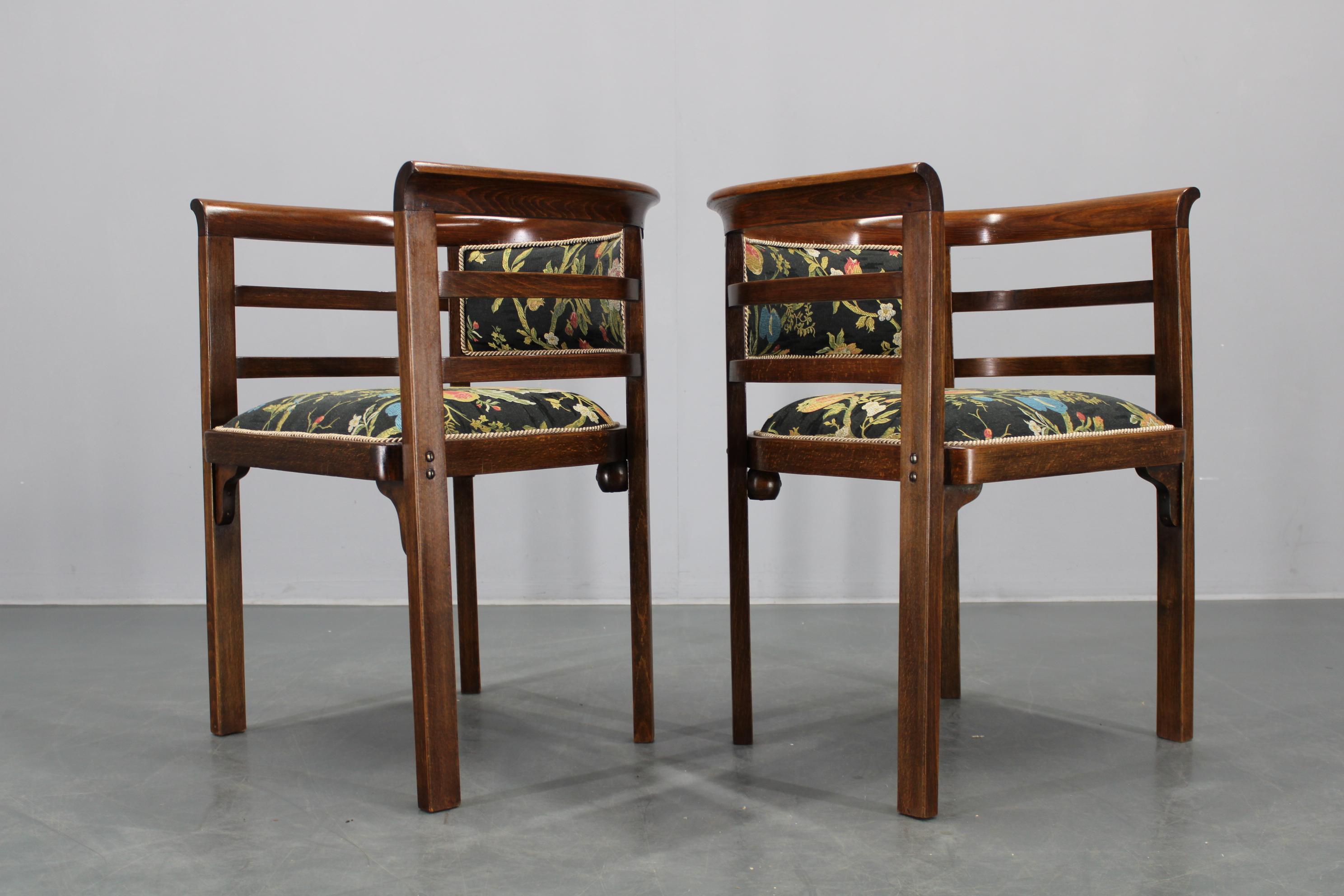 1930er Jahre Ein Paar restaurierte Thonet Sessel, Tschechoslowakei (20. Jahrhundert) im Angebot
