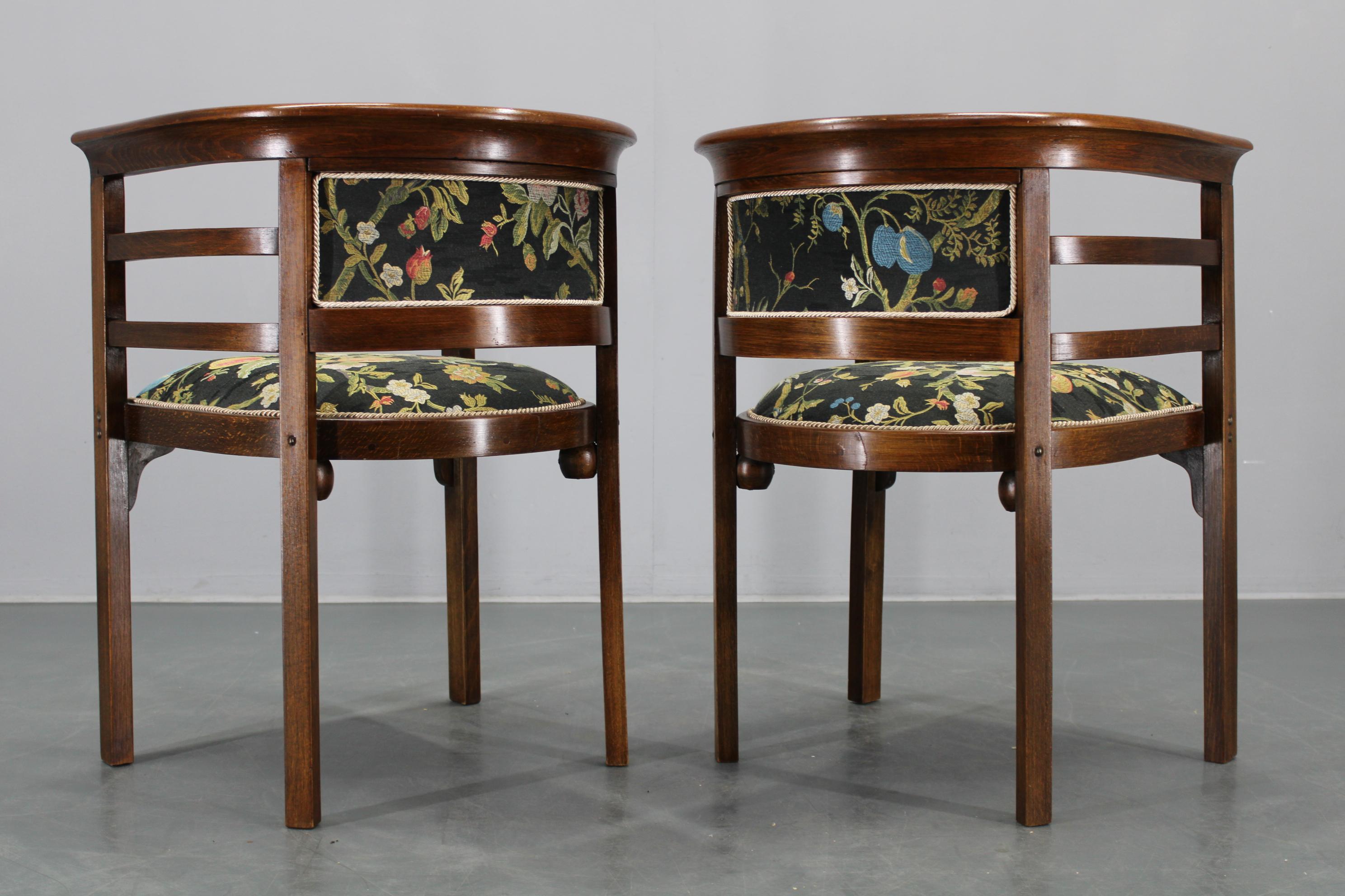 1930er Jahre Ein Paar restaurierte Thonet Sessel, Tschechoslowakei im Angebot 1