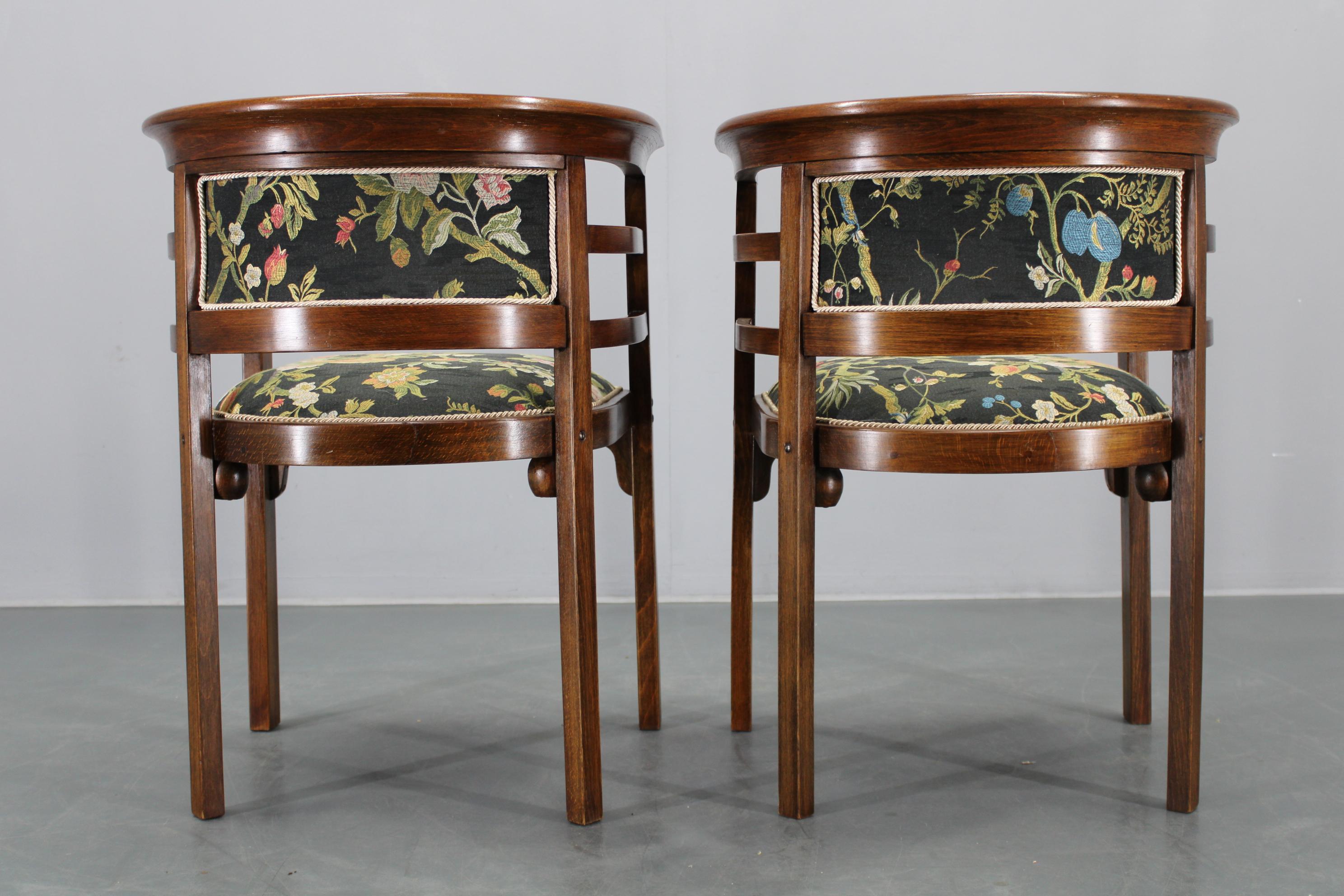 1930er Jahre Ein Paar restaurierte Thonet Sessel, Tschechoslowakei im Angebot 2