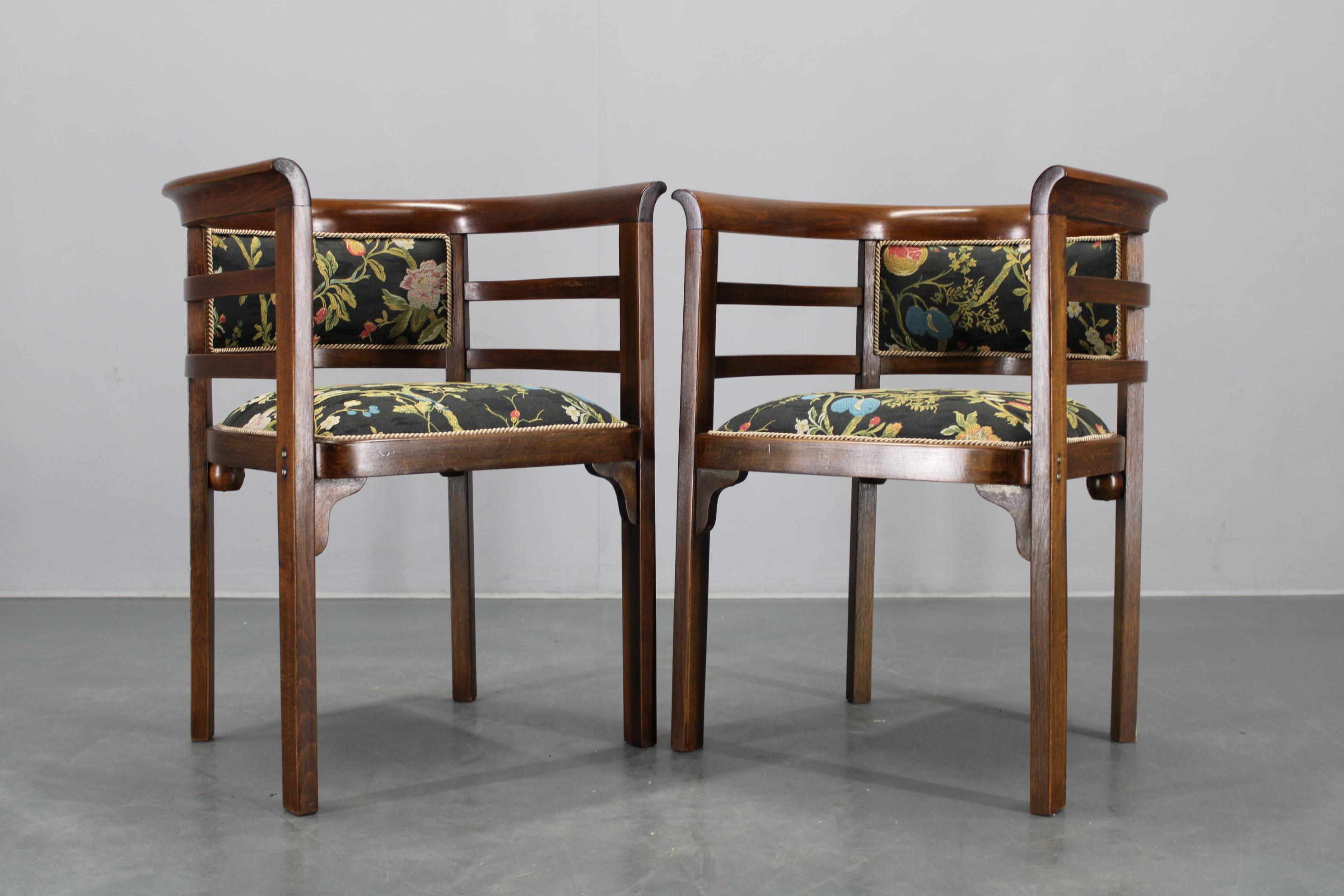 1930er Jahre Ein Paar restaurierte Thonet Sessel, Tschechoslowakei im Angebot