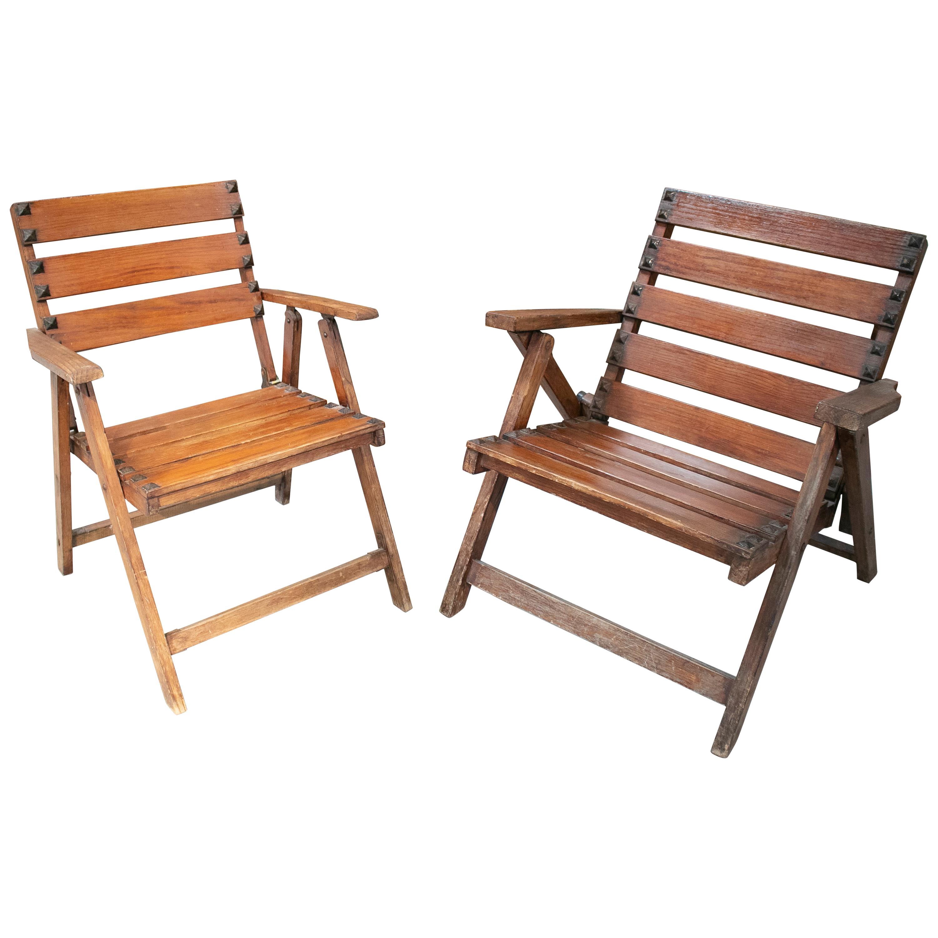 Paire de fauteuils de jardin espagnols en bois des années 1930