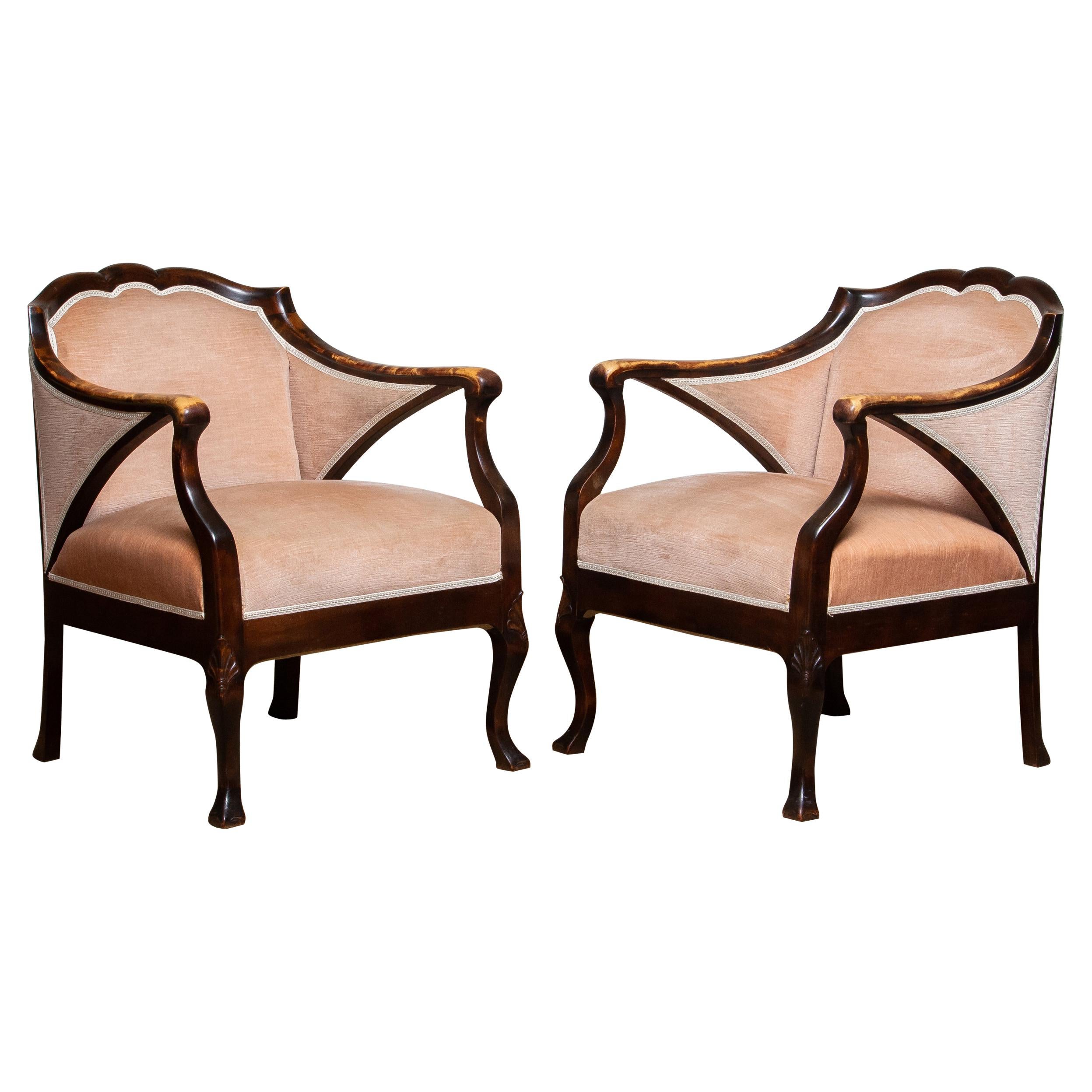 Beautiful set of two Art Nouveau easy / armchairs in beech upholstered with Salmon color velvet after Fritz Hennings from the 1930's.
What makes the chairs particularly beautiful is the discoloration on the armrests over the years.
Both chairs are