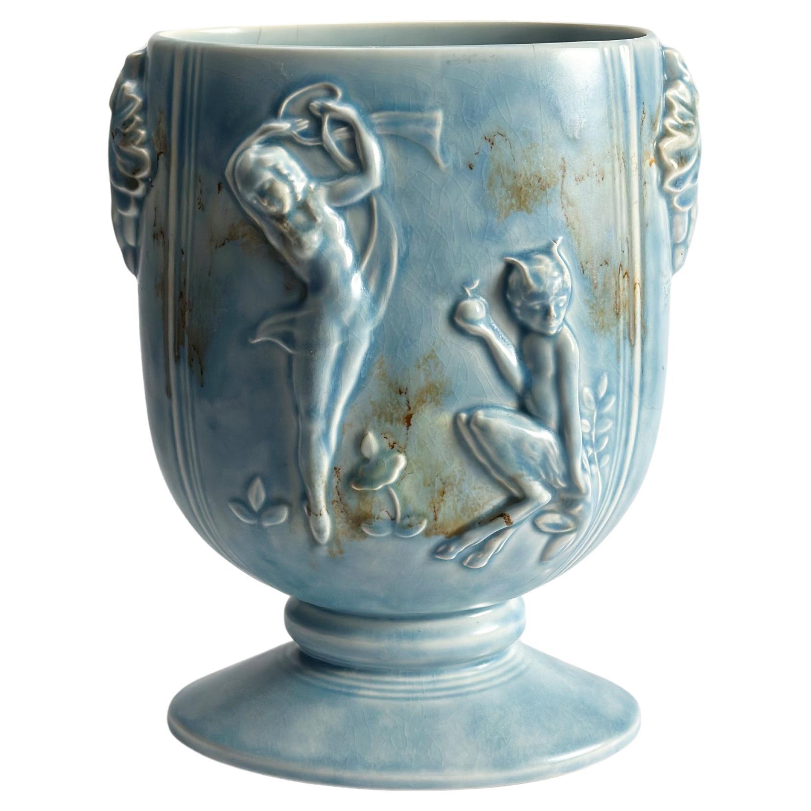 Vase Art Déco bleu pâle des années 1930 avec pan et nymphe en relief, Beswick en vente