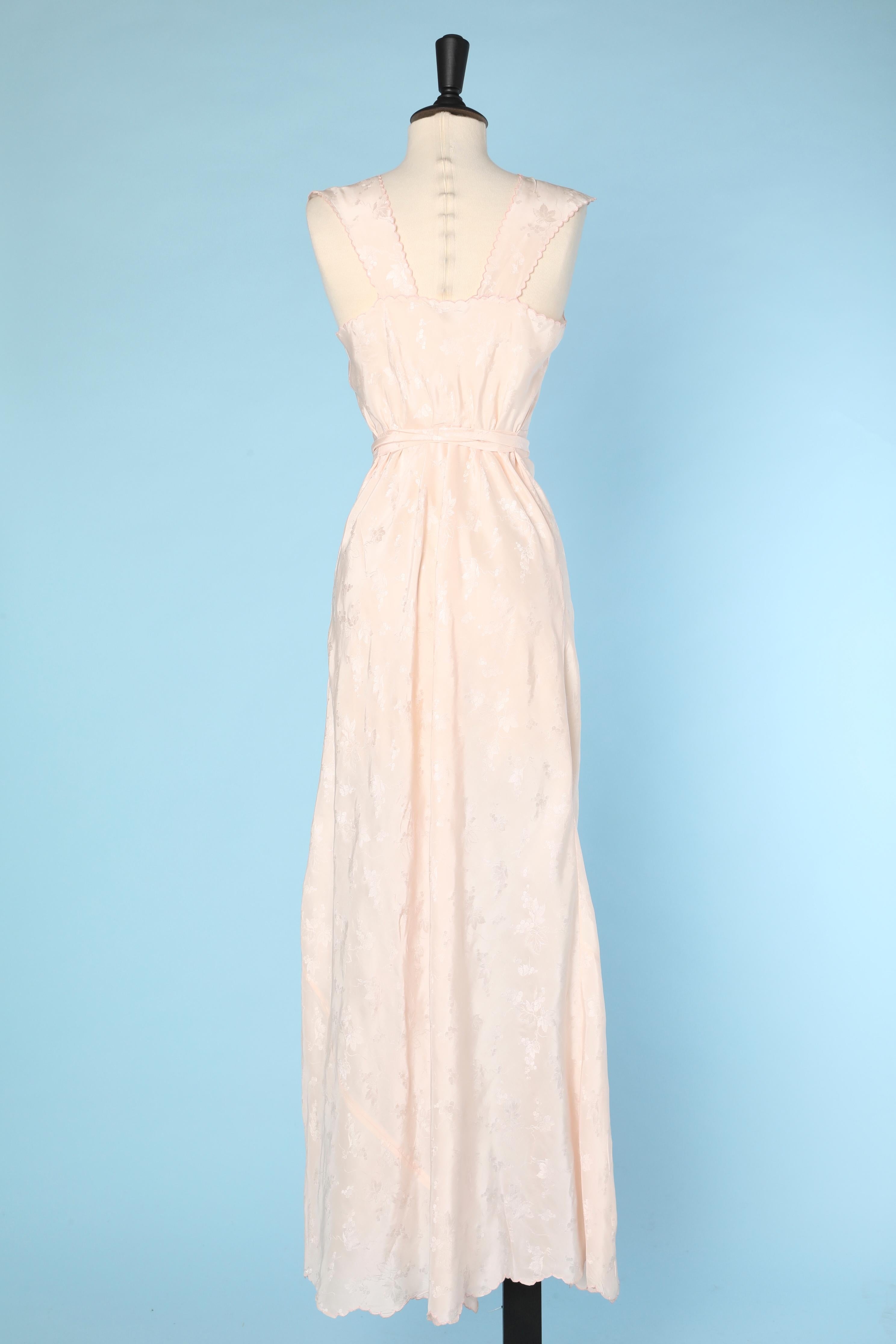 Beige 1930's pale silk jacquard nightgown with grape bunches jacquard pattern 