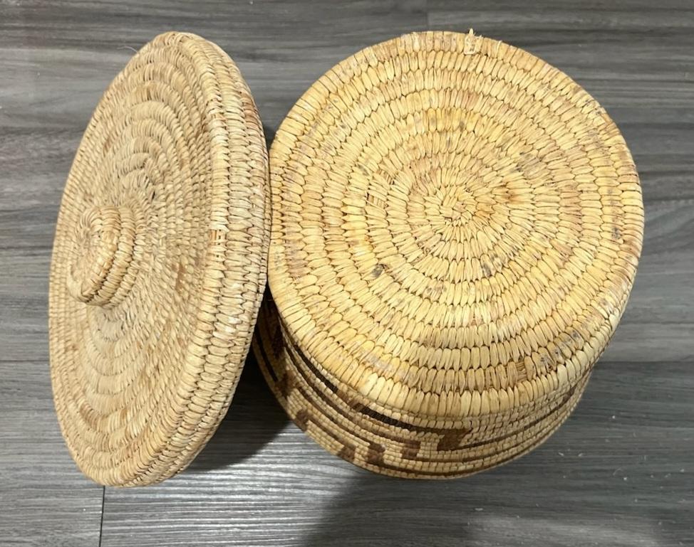 1930s Papago Lidded Basket In Good Condition For Sale In Los Angeles, CA