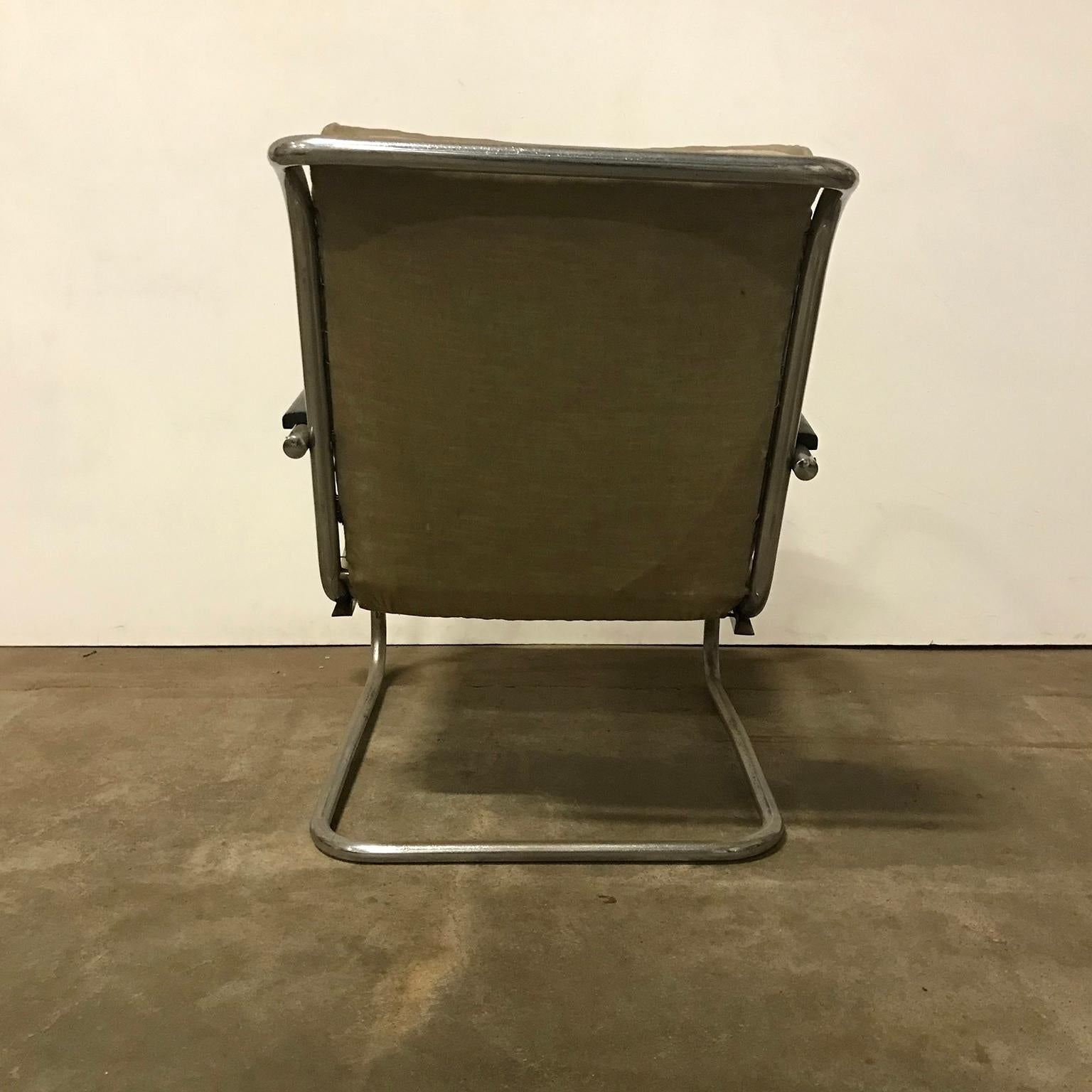 Easy Chair von Paul Schuitema aus dem Jahr 1930, Stoff mit schwarz lackierten Holzarmlehnen (Industriell) im Angebot