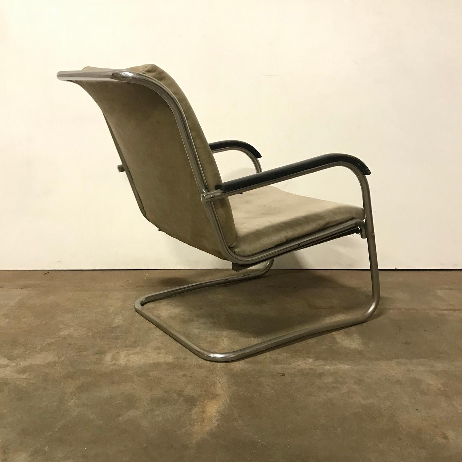 Easy Chair von Paul Schuitema aus dem Jahr 1930, Stoff mit schwarz lackierten Holzarmlehnen (Niederländisch) im Angebot