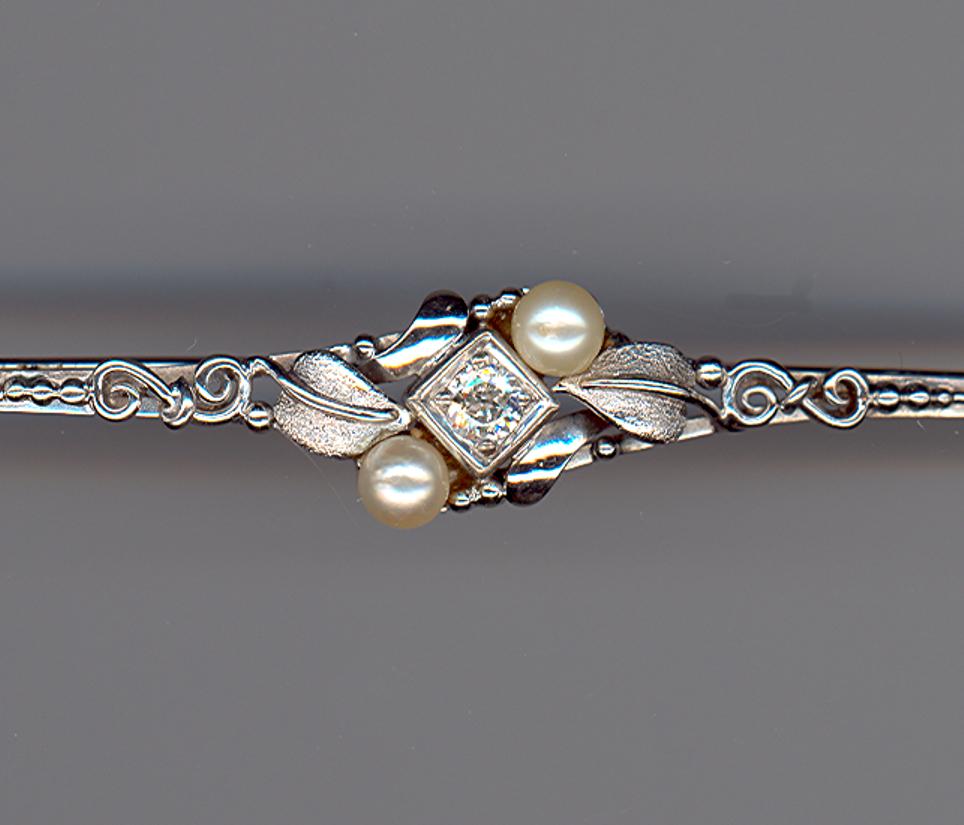 1930er Jahre Perlen-Diamant-Goldbrosche (Brillantschliff) im Angebot
