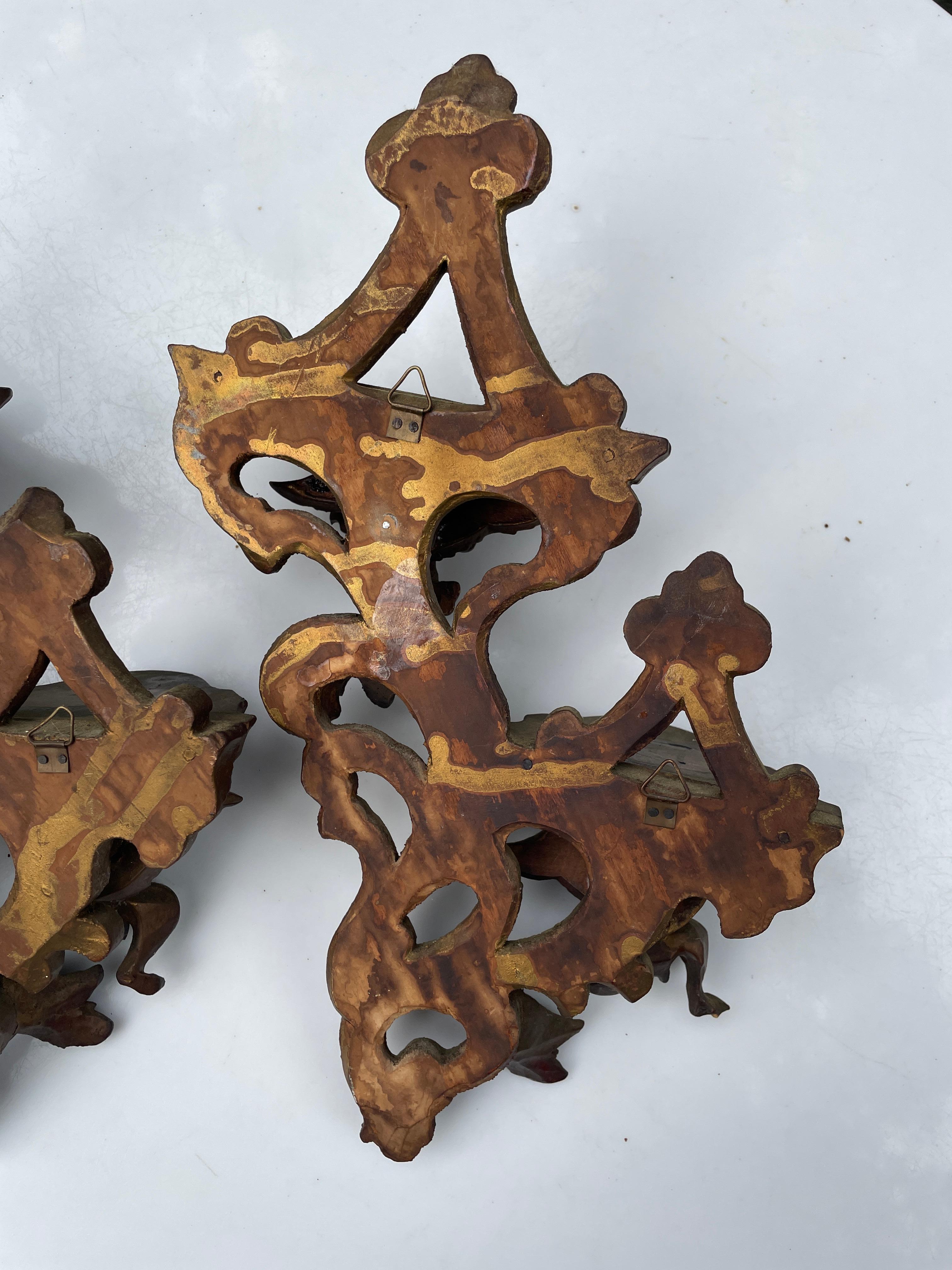 1930 Pequeño querubín tallado en madera dorada Estante para baratijas, Pareja en venta 4