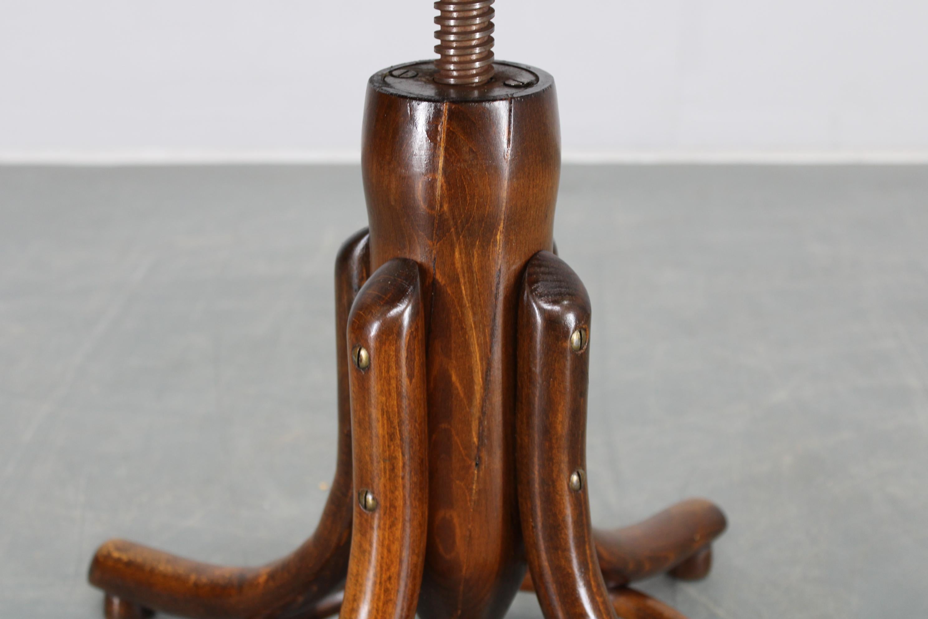 Tabouret de piano pivotant en bois de hêtre des années 1930, Tchécoslovaquie en vente 4