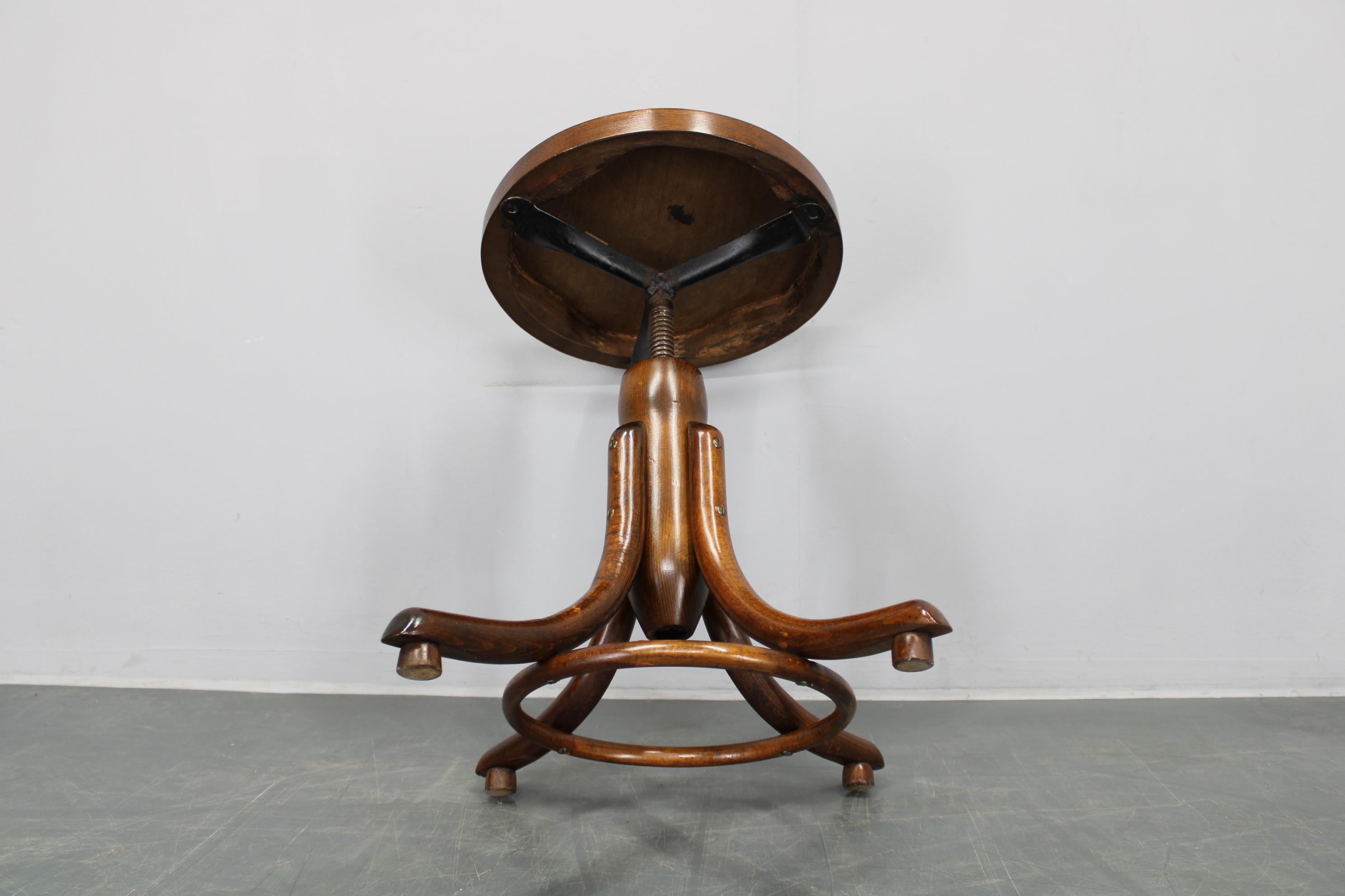 Tabouret de piano pivotant en bois de hêtre des années 1930, Tchécoslovaquie en vente 5