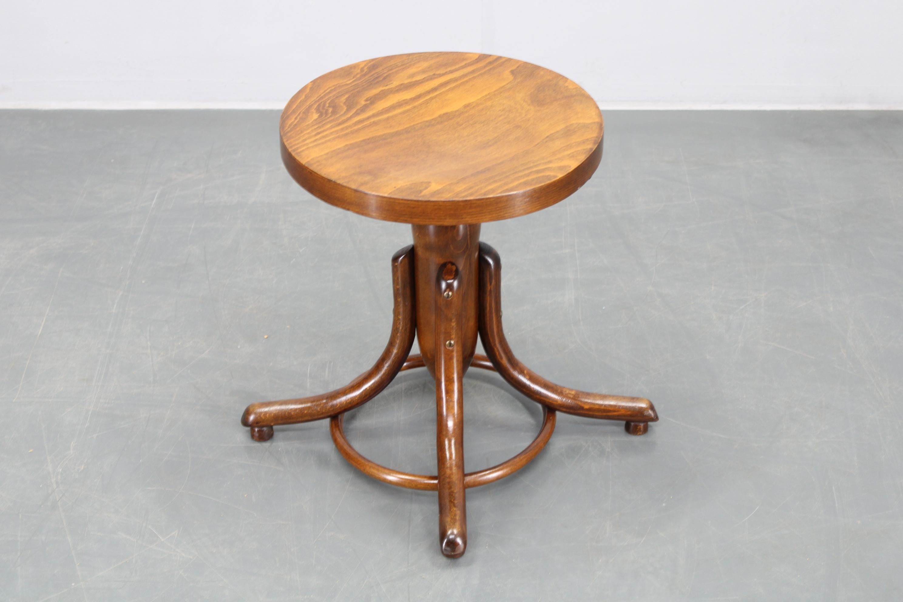 Tchèque Tabouret de piano pivotant en bois de hêtre des années 1930, Tchécoslovaquie en vente