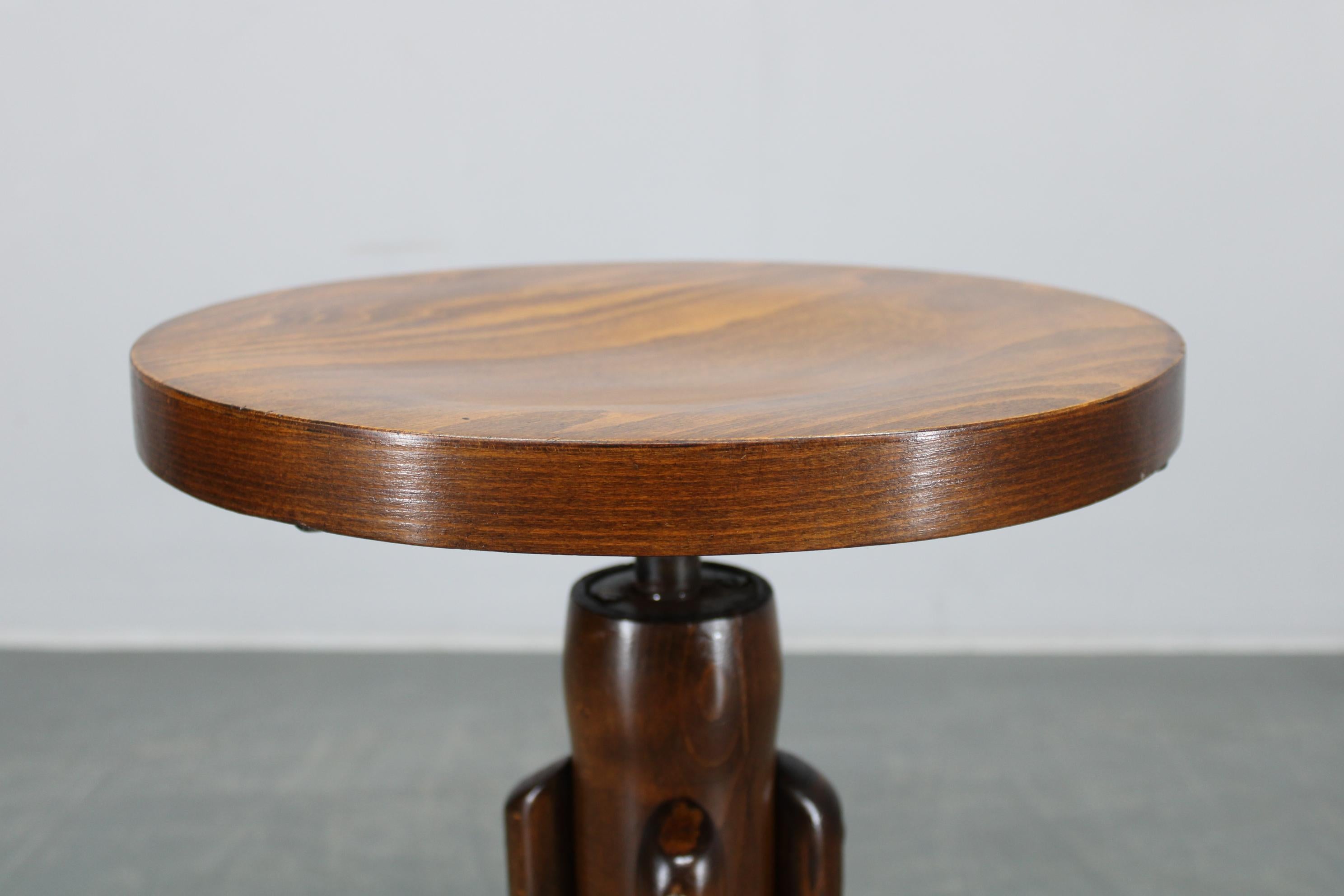 20ième siècle Tabouret de piano pivotant en bois de hêtre des années 1930, Tchécoslovaquie en vente
