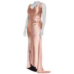 Rosa Bias Cut Seide Double Faced Satin Kleid mit leichter Schleppe aus den 1930er Jahren