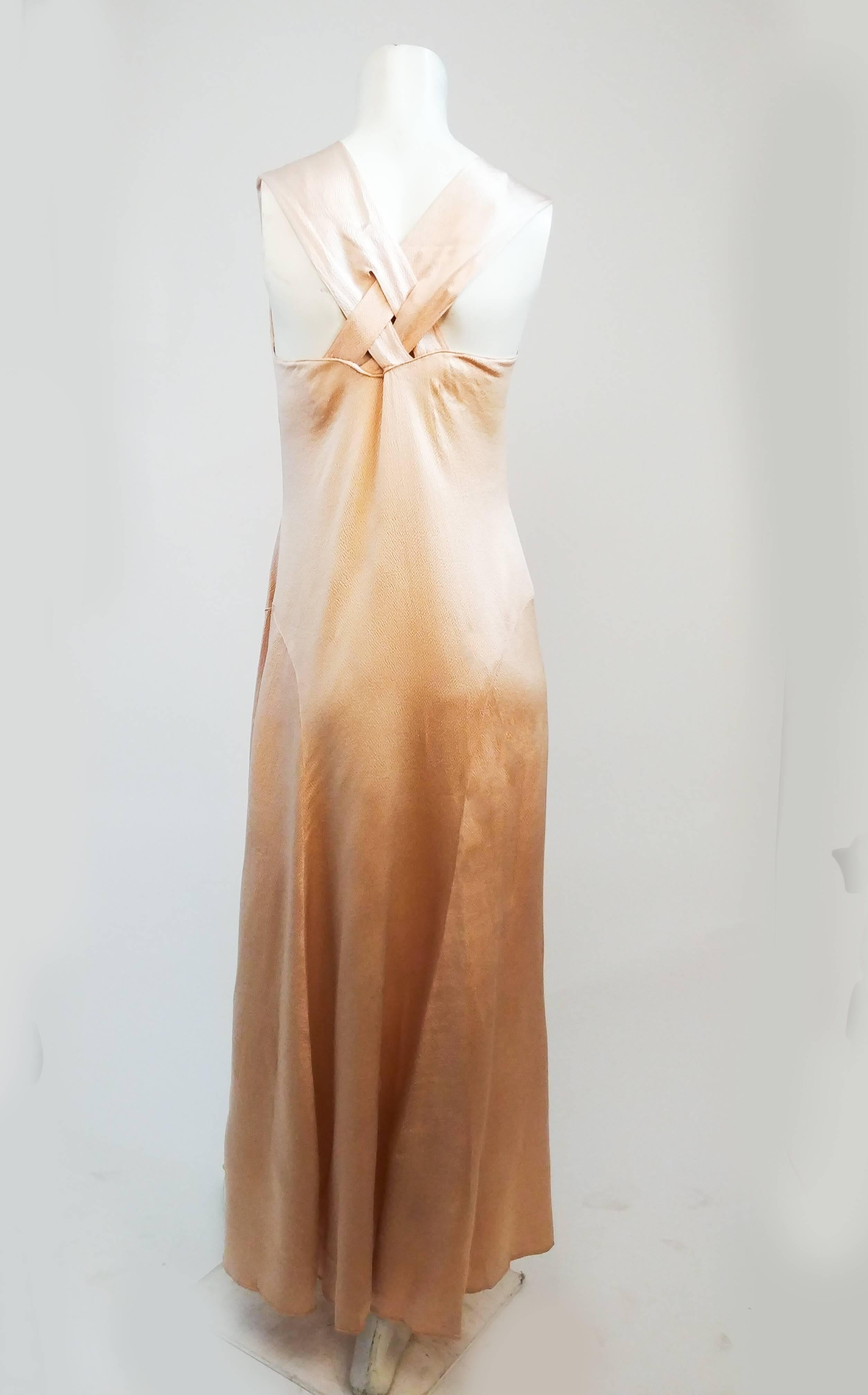 Conjunto de vestido y bolero de seda rosa martillada de los años 30 en venta 2