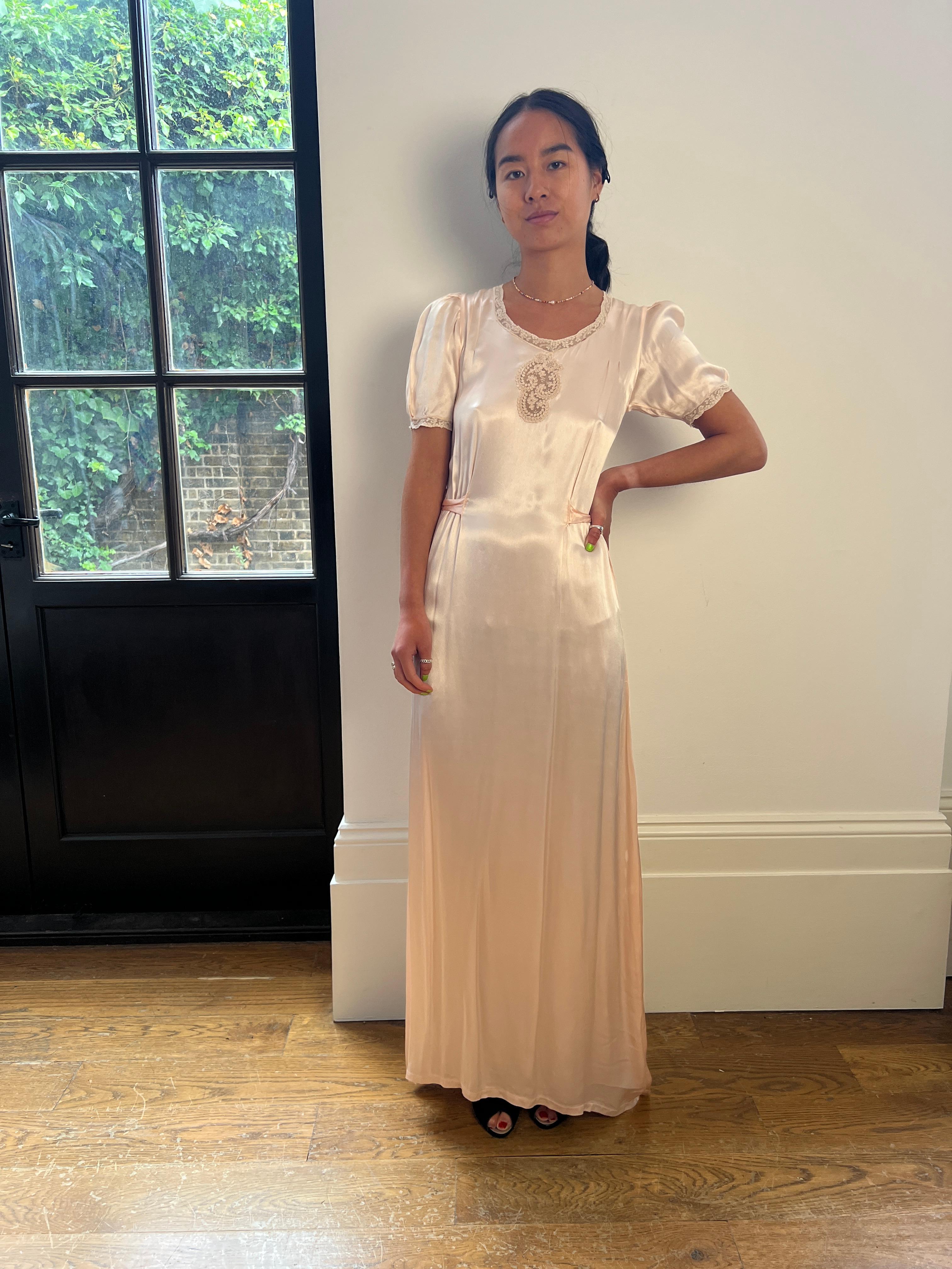 1930's Pink Satin and Lace Tie Back Slip Dress en vente 1