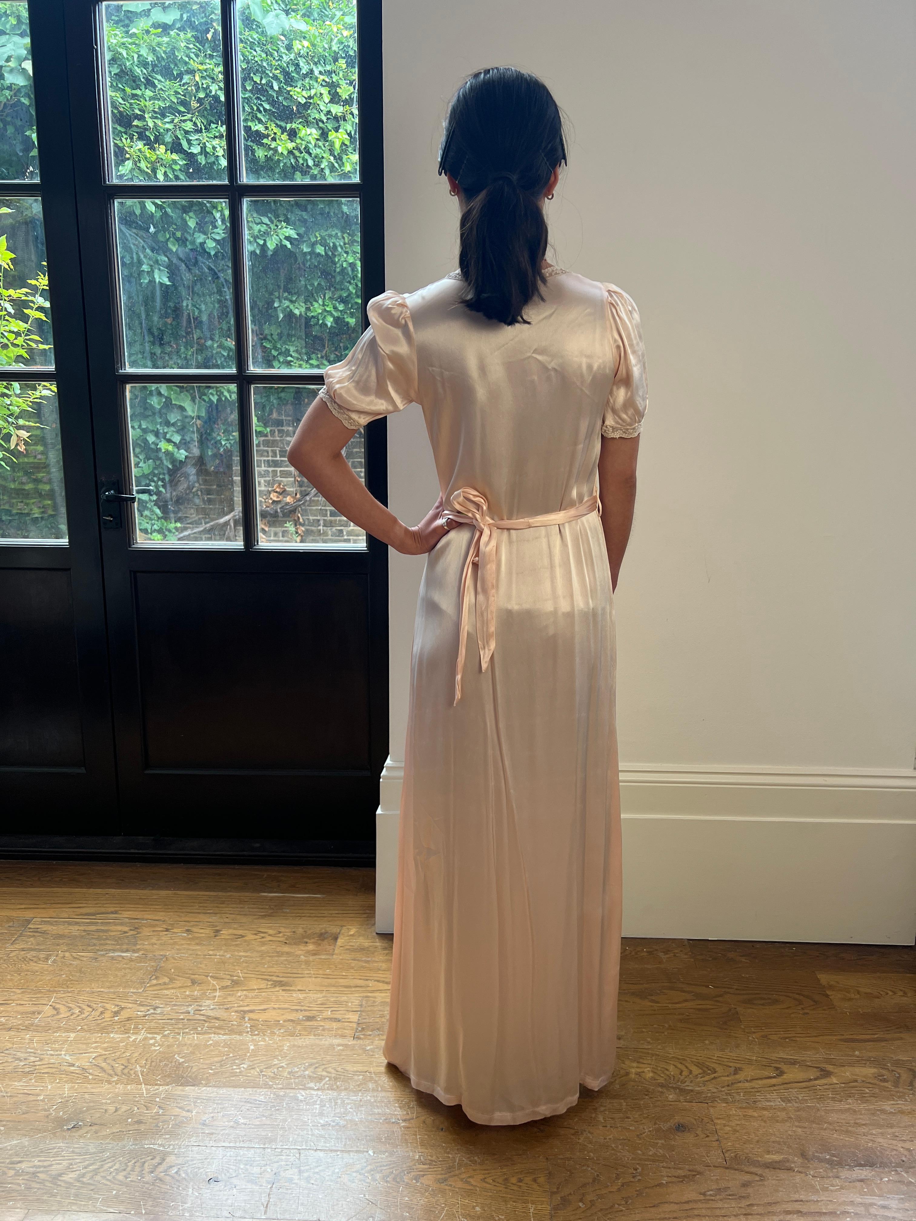 1930's Pink Satin and Lace Tie Back Slip Dress en vente 2