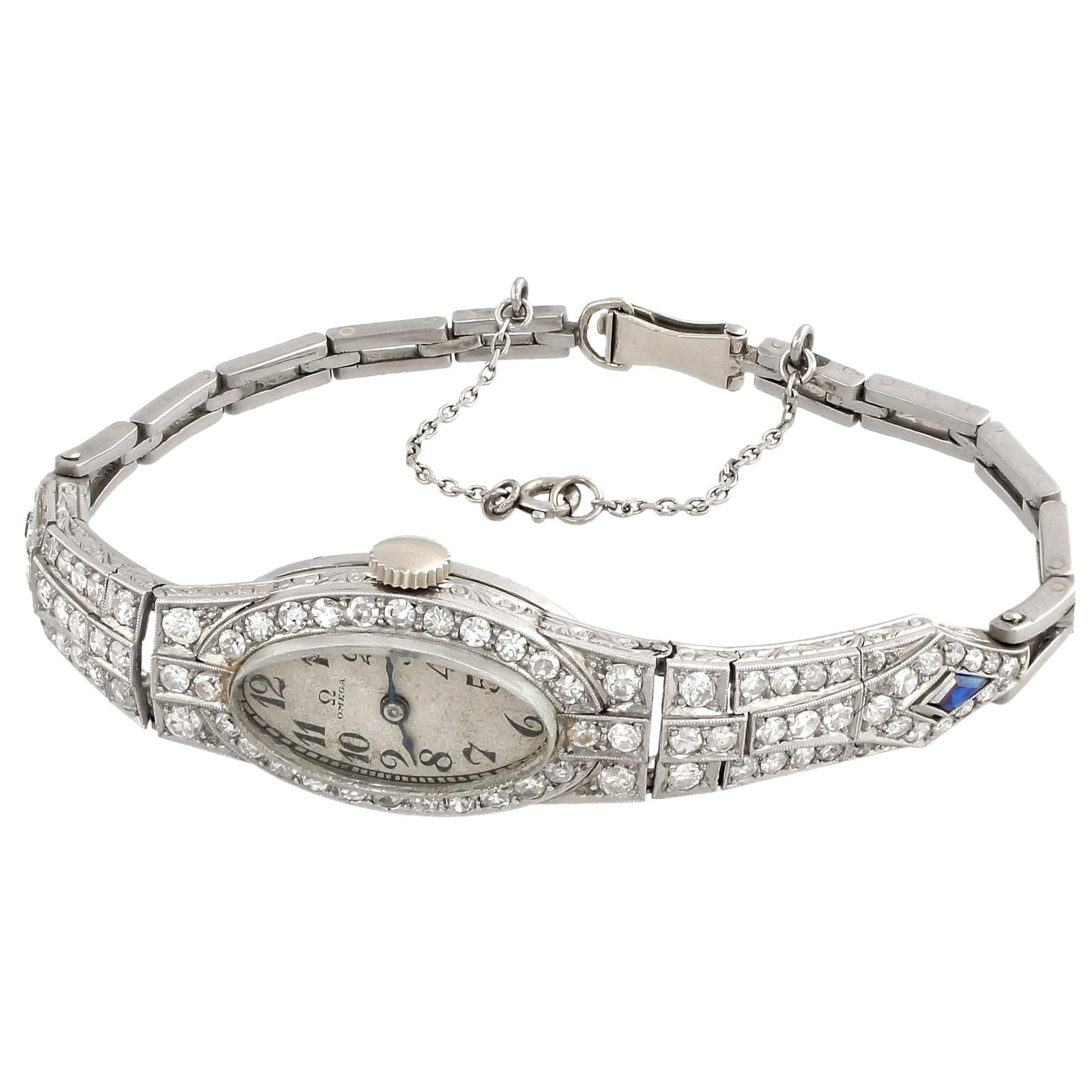 Art Deco Omega wristwatch in platinum and white gold embedded with 90 diamonds totalling 1.80 carats.
Circunference 16.5 cm (6,5 in)
Dial: 15 x 28 mm (0.59 x 1.1 in)
