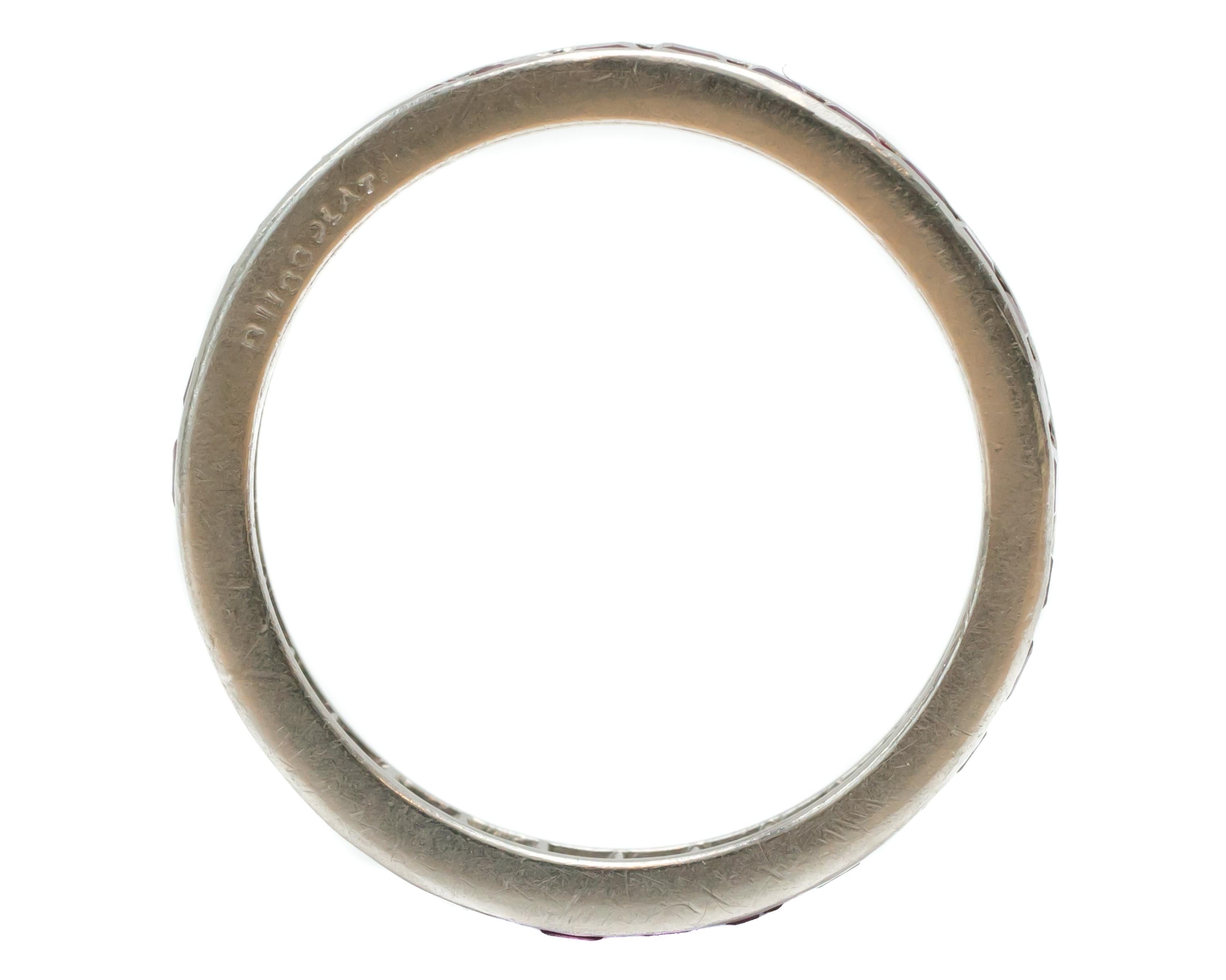 Eternity-Ring aus Platin und Rubin aus den 1930er Jahren im Zustand „Gut“ in Atlanta, GA
