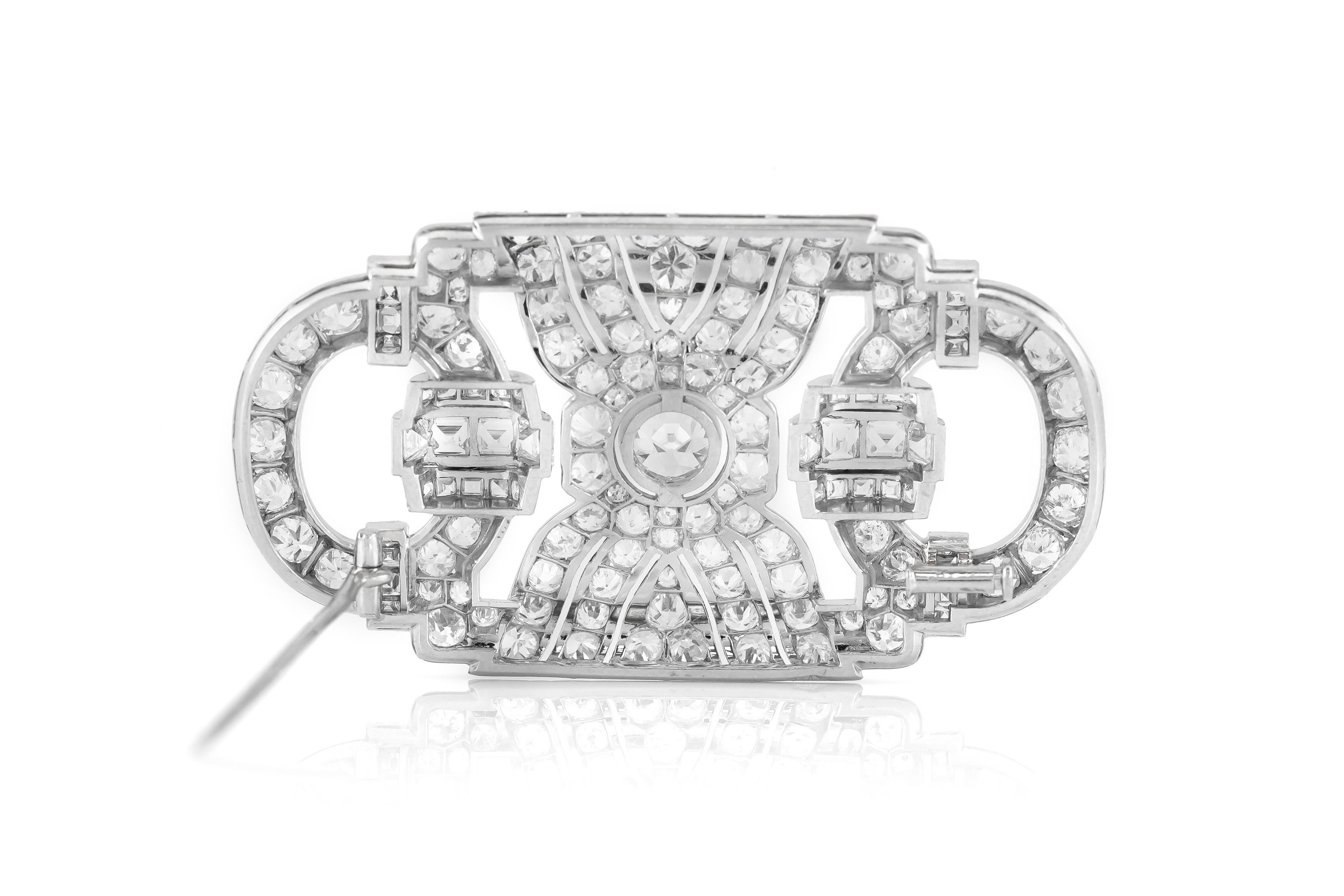 1930s Platinum Brooch with Diamonds In Excellent Condition For Sale In New York, NY