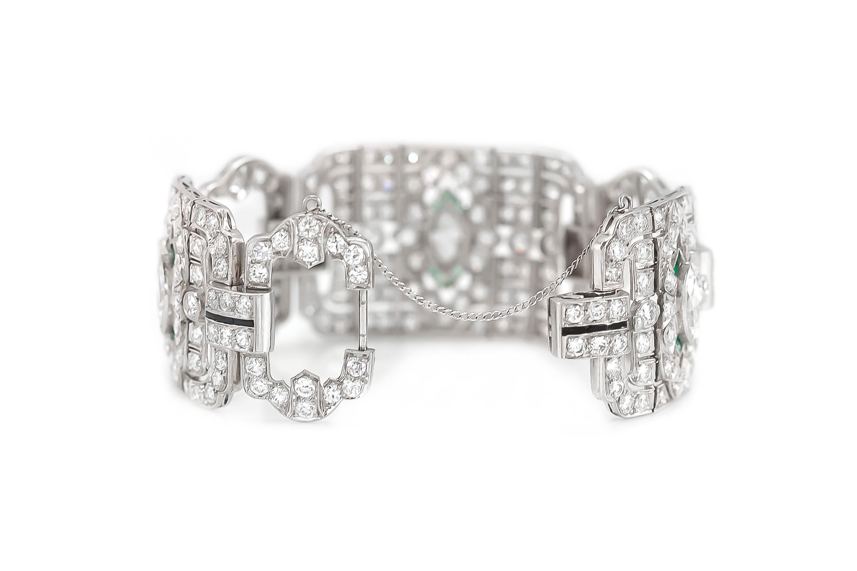 The art deco bracelet is finely crafted in platinum with round diamonds weighing approximately total of 20.00 carat and marquise diamonds weighing approximately total of 2.00.
On the side there are also emeralds and onyx.
Circa 1930's.