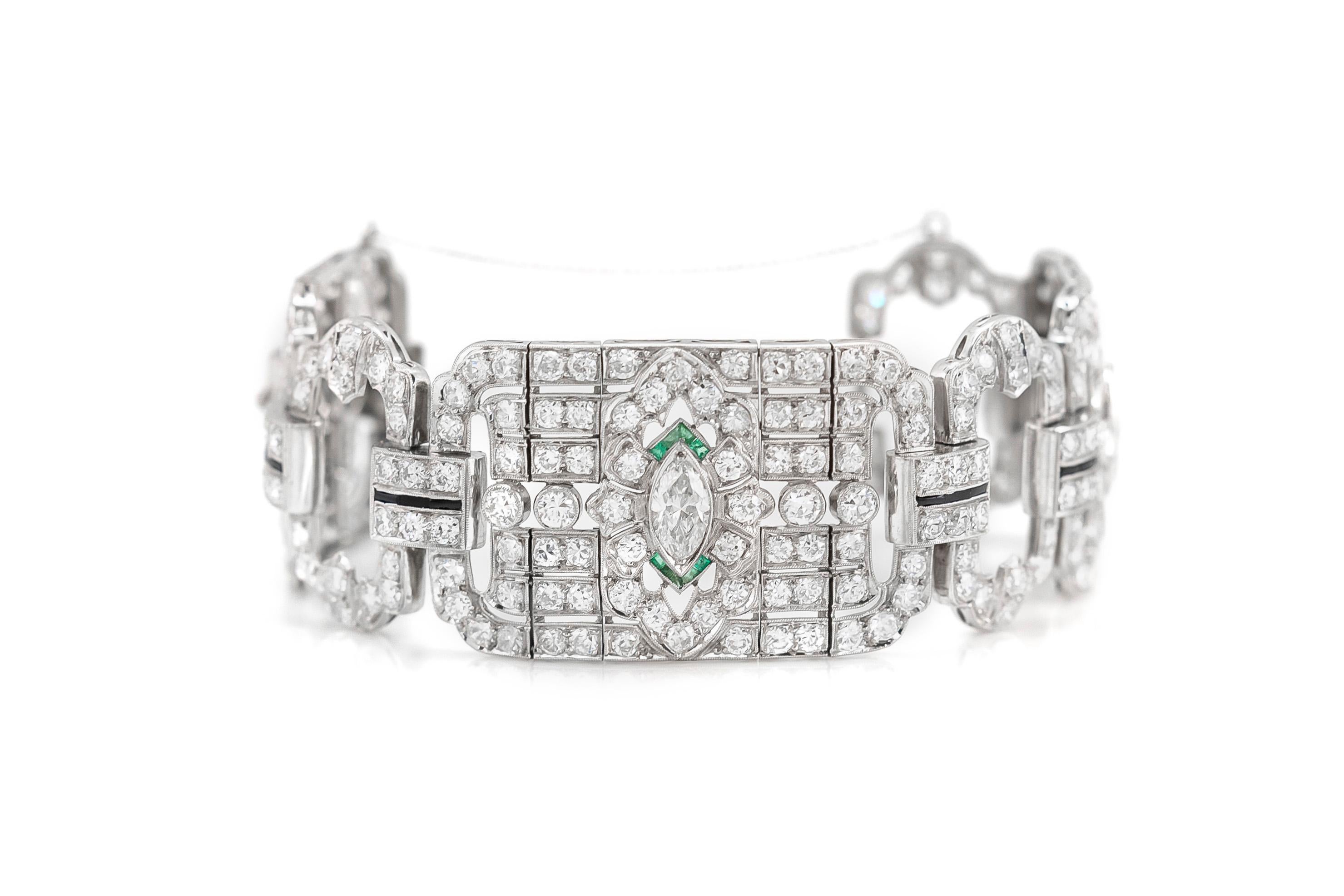 1930s Platinum Emerald Diamond and Onyx Bracelet In Excellent Condition For Sale In New York, NY