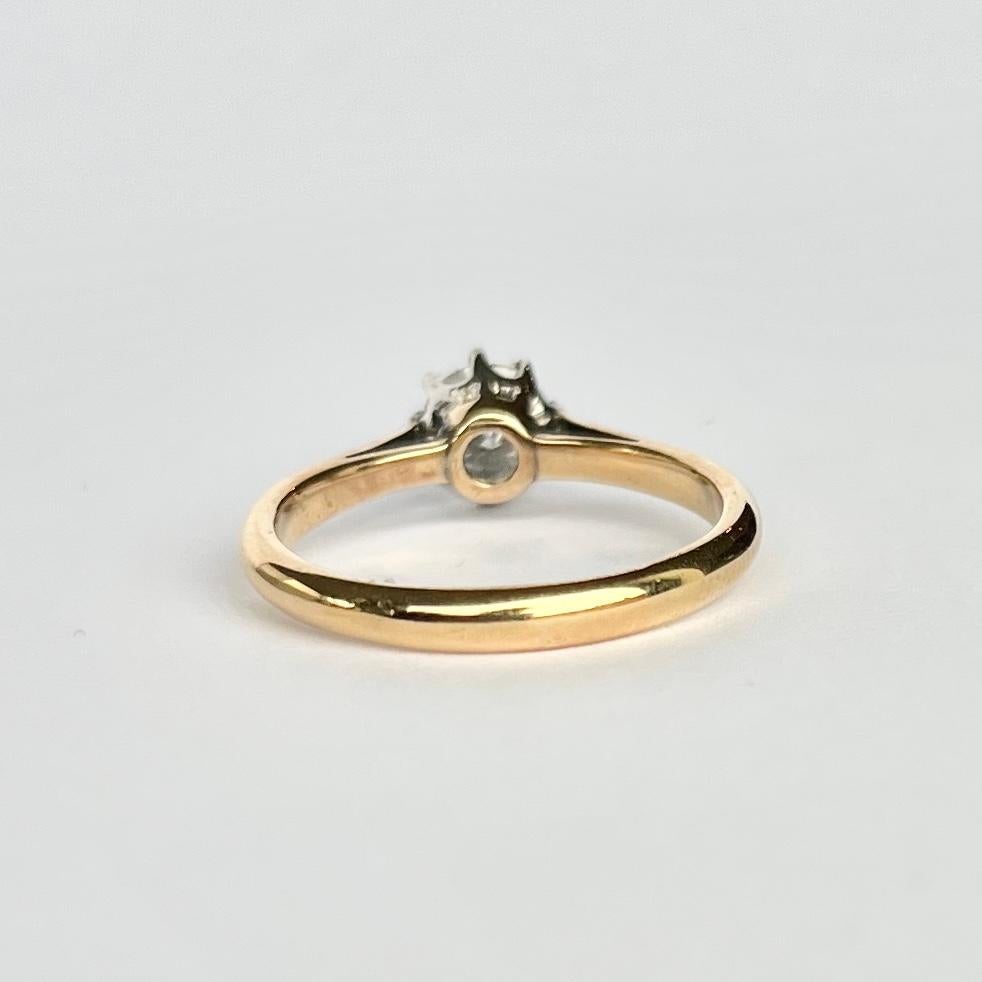 1930s Platinum Set Diamond 18 Karat Gold Solitaire Ring In Good Condition For Sale In Chipping Campden, GB