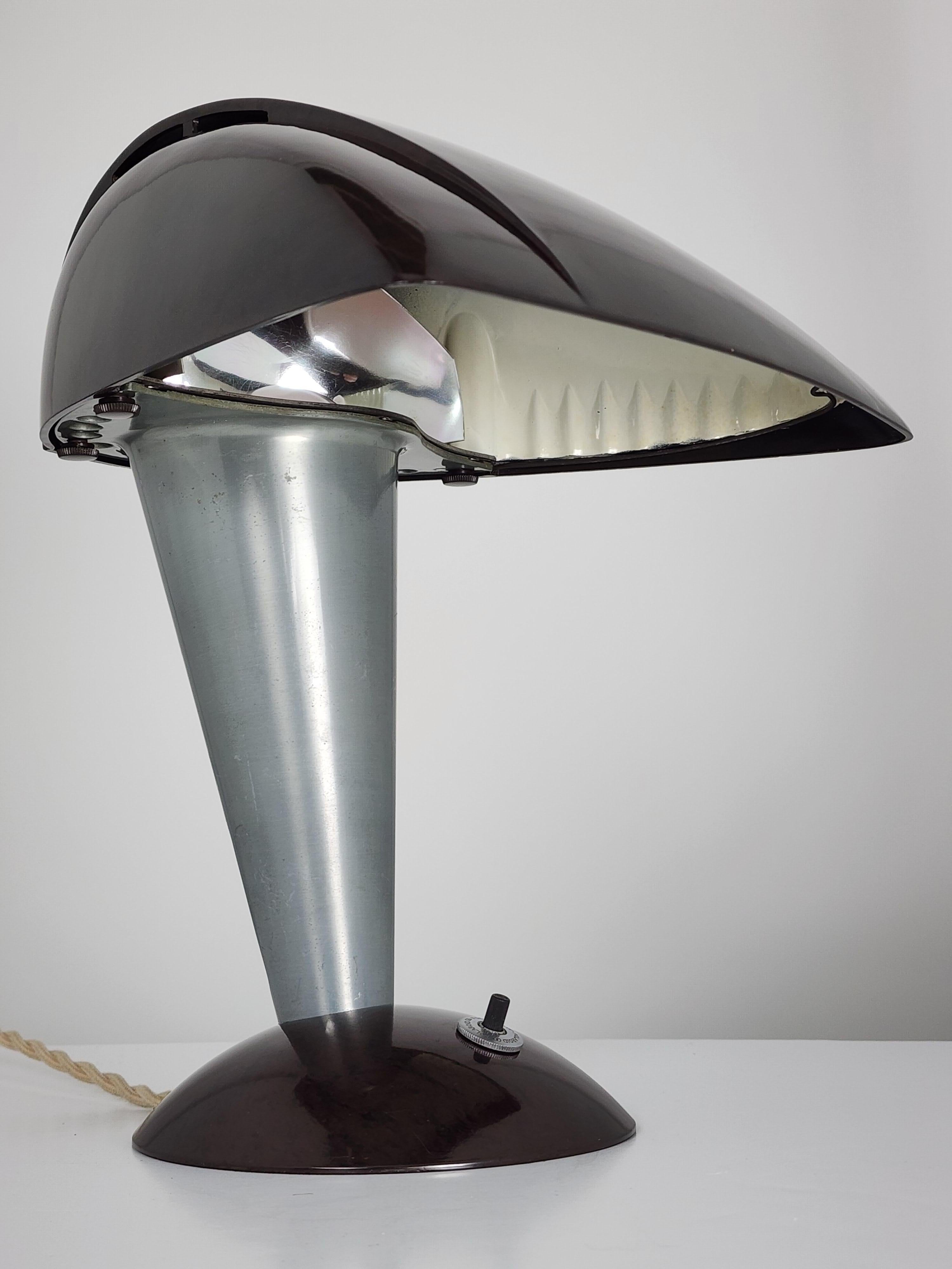 1930s Polaroid Table Lamp, Model 114, USA  In Good Condition For Sale In St- Leonard, Quebec
