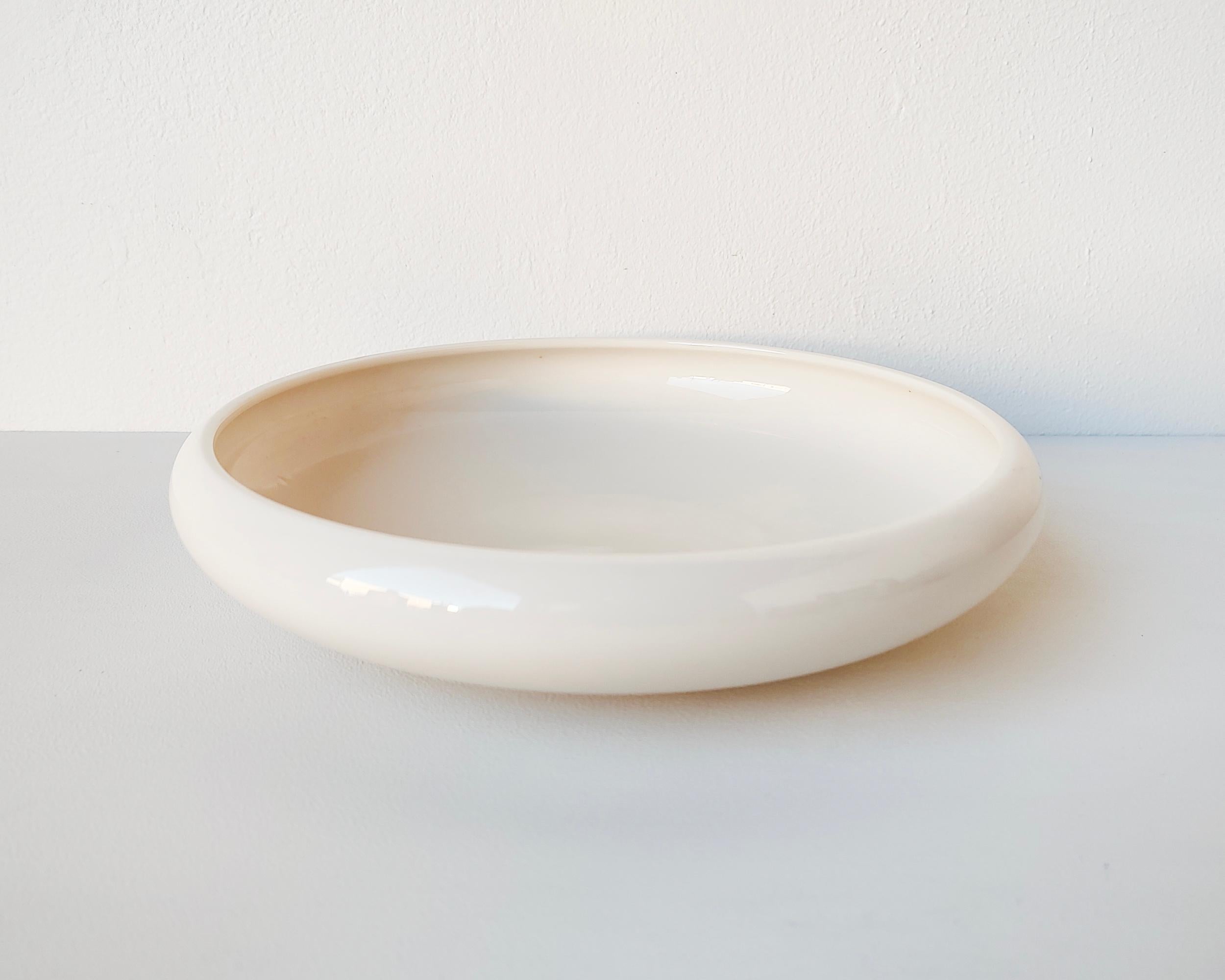 Minimalist 1930s Porcelain Ceramic Shallow Serving Decorative Bowl by Lenox For Sale