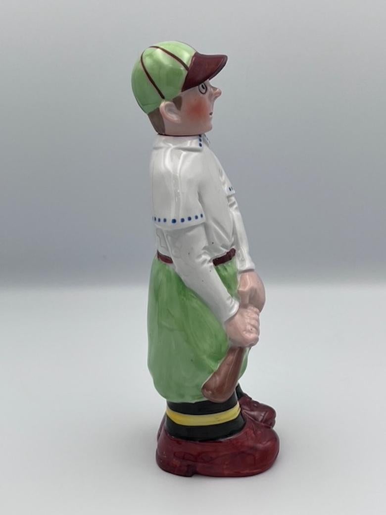 Decantador de Porcelana de 1930 Jugador de Cricket en venta 1